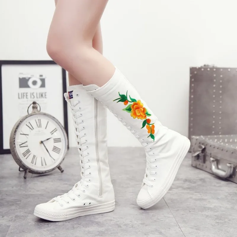 Women Shoes Fashion Embroidery Canvas Boots for Woman New Korean Version High Top Sports Casual Shoes Designer Shoes Botas Mujer
Women Shoes Fashion Embroidery Canvas Boots for Woman New Korean Version High Top Sports Casual Shoes Designer Shoes Botas Mujer