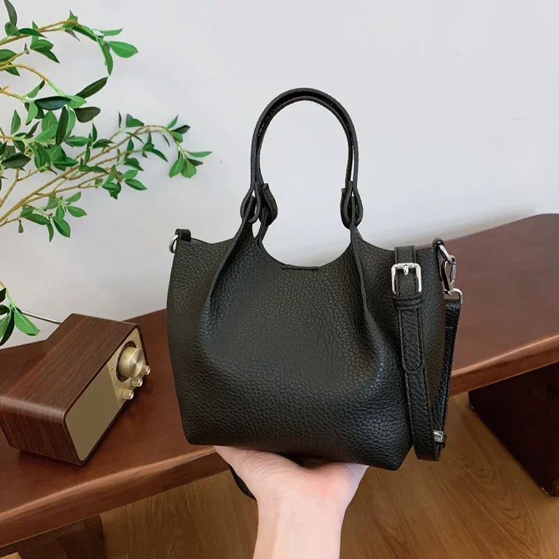 Crossbody Bag for Women, Large Capacity 2024 New Autumn and Winter Versatile Handbag, Fashionable and High-end Water Bucket Bag
Crossbody Bag for Women, Large Capacity 2024 New Autumn and Winter Versatile Handbag, Fashionable and High-end Water Bucket Bag