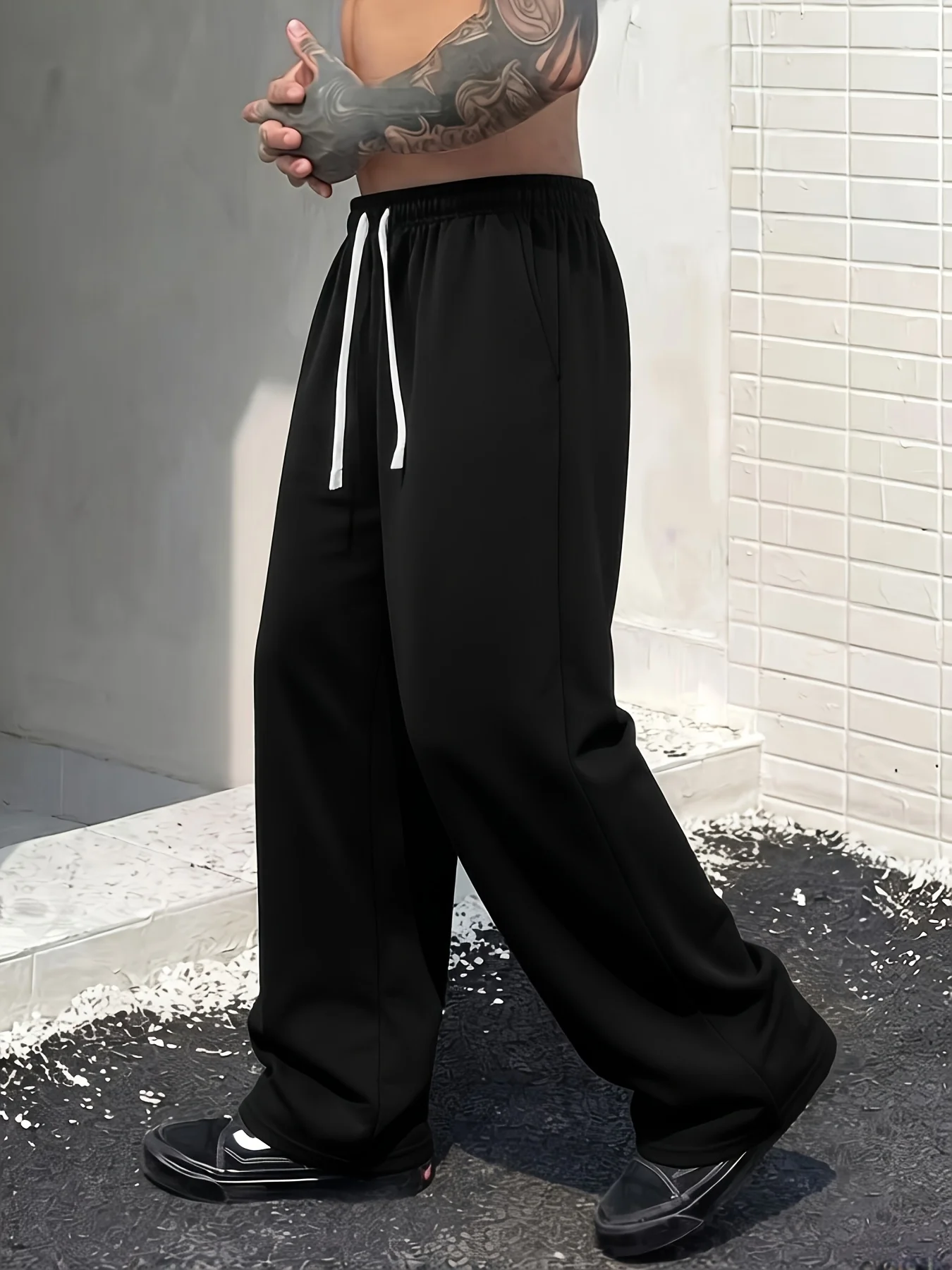 New men's lightweight track pants for all seasons loose-fitting stylish casual and trendy street style track pants men clothing
New men's lightweight track pants for all seasons loose-fitting stylish casual and trendy street style track pants men clothing