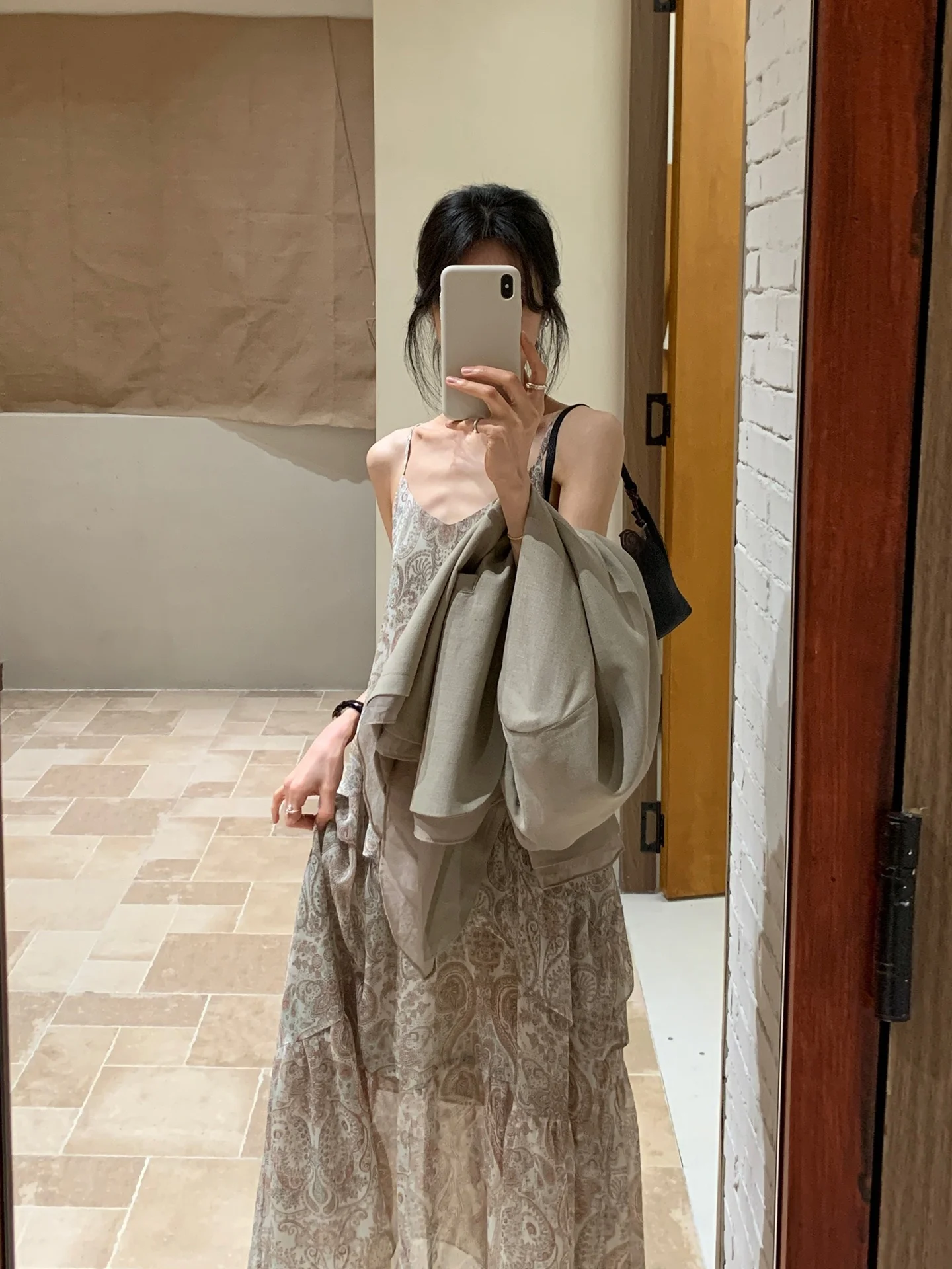 BRIVIN Floral Print Asymmetrical Strap Dress Women's Summer New Holiday Style Fashion Slimming Versatile Long Dress
BRIVIN Floral Print Asymmetrical Strap Dress Women's Summer New Holiday Style Fashion Slimming Versatile Long Dress