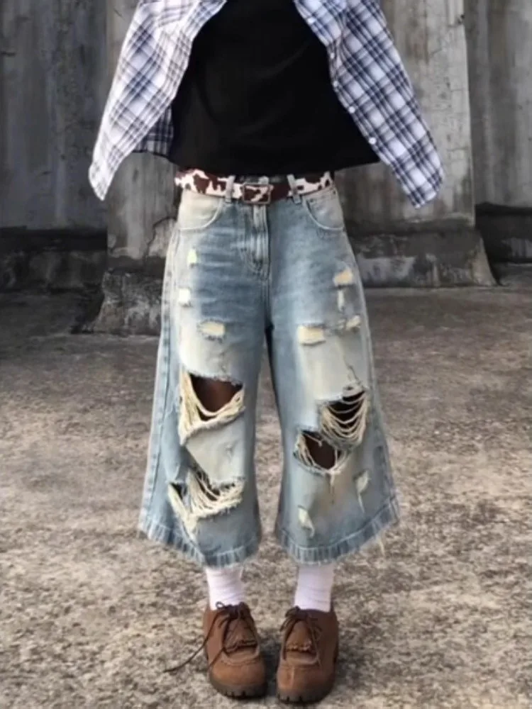Американские винтажные рваные джинсы средней длины для женщин, летние, новые, свободные, больших размеров, с широкими штанинами, прямые, длиной до колена
Американские винтажные рваные джинсы средней длины для женщин, летние, новые, свободные, больших размеров, с широкими штанинами, прямые, длиной до колена