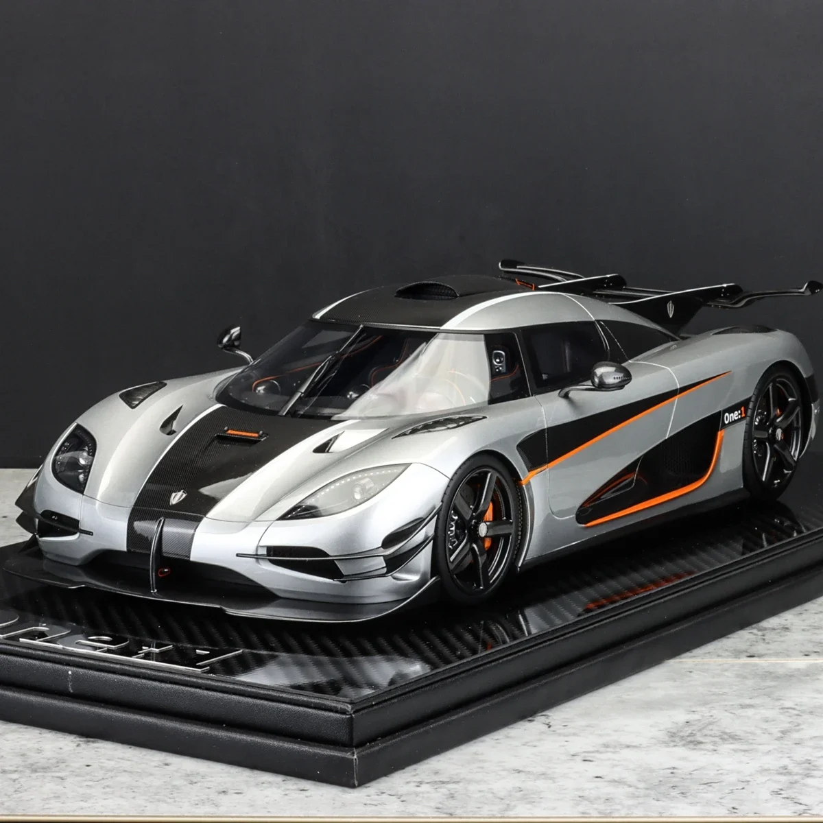 FA Frontiart 1:12 One1 Silver Limited до 199 шт., имитация смолы, статическая модель автомобиля, игрушки в подарок
FA Frontiart 1:12 One1 Silver Limited до 199 шт., имитация смолы, статическая модель автомобиля, игрушки в подарок