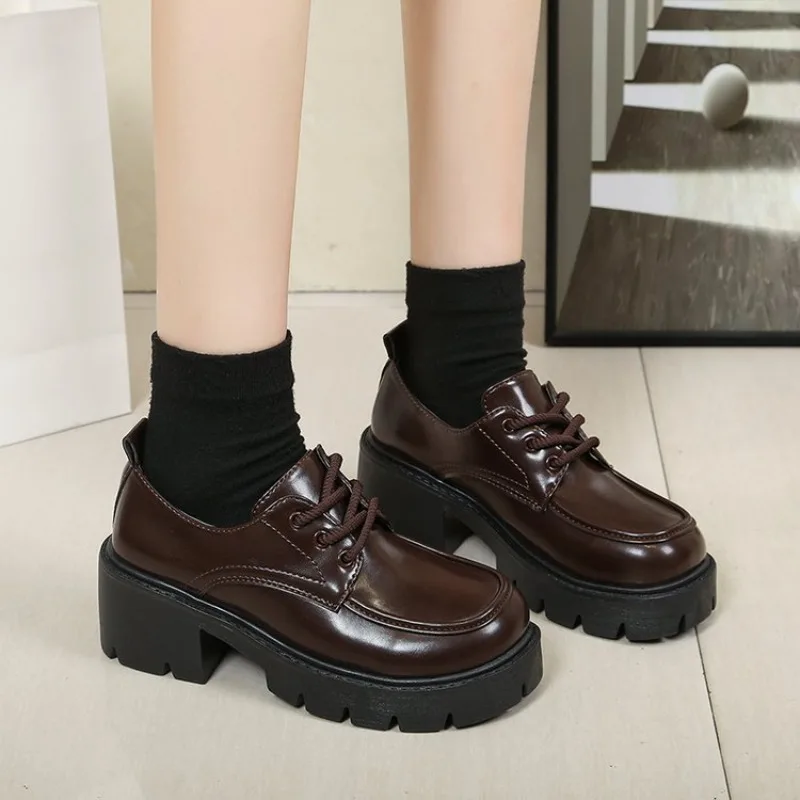 Новые женские туфли 2026 года в британском стиле на шнуровке из натуральной кожи, с нескользящей толстой подошвой, увеличивающие рост, на высоком каблуке
Новые женские туфли 2026 года в британском стиле на шнуровке из натуральной кожи, с нескользящей толстой подошвой, увеличивающие рост, на высоком каблуке