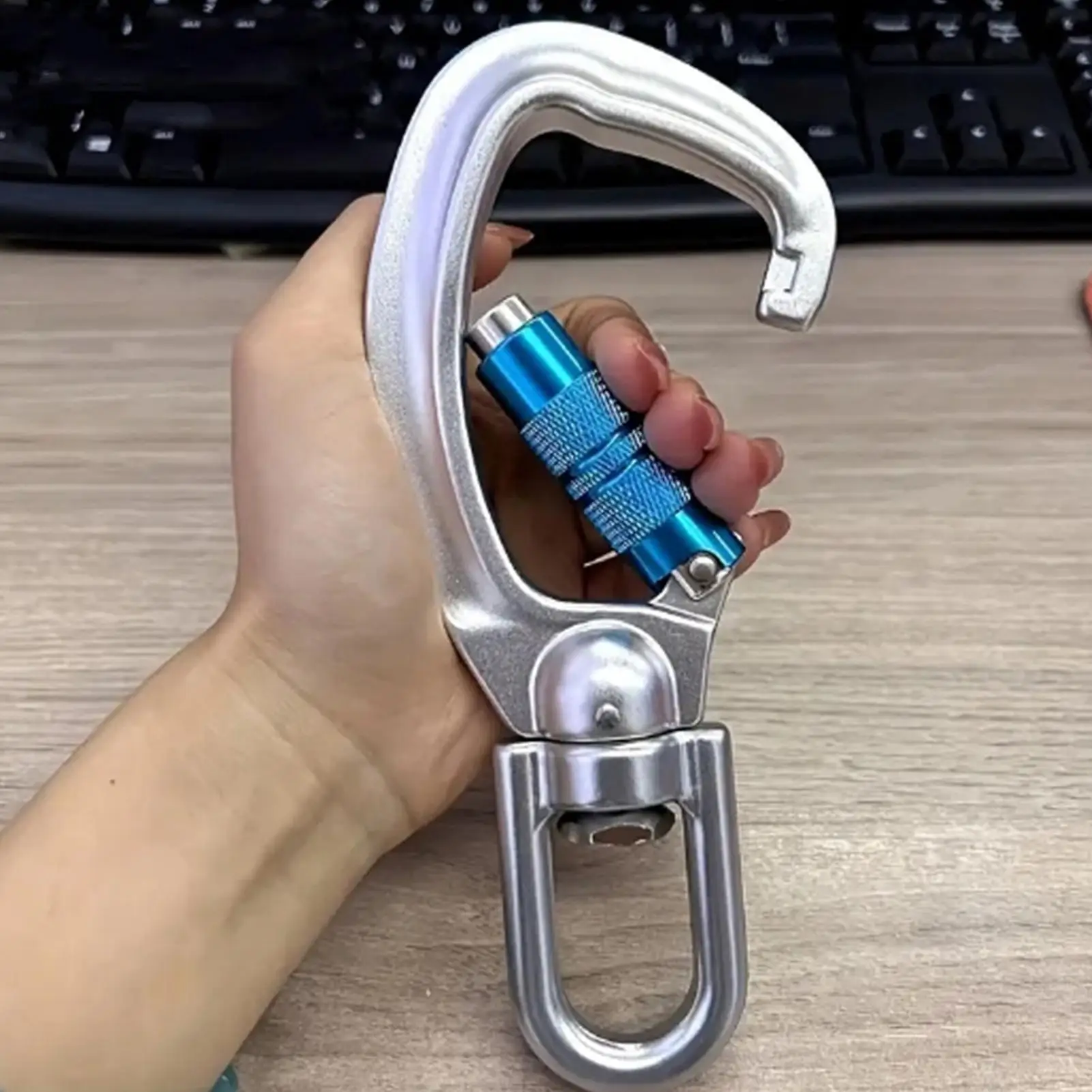 Heavy Duty Aluminum Carabiner Clip D-Ring Key Clip For Outdoor Gear, Secure Hook For Camping Hiking Backpack Keys
Heavy Duty Aluminum Carabiner Clip D-Ring Key Clip For Outdoor Gear, Secure Hook For Camping Hiking Backpack Keys