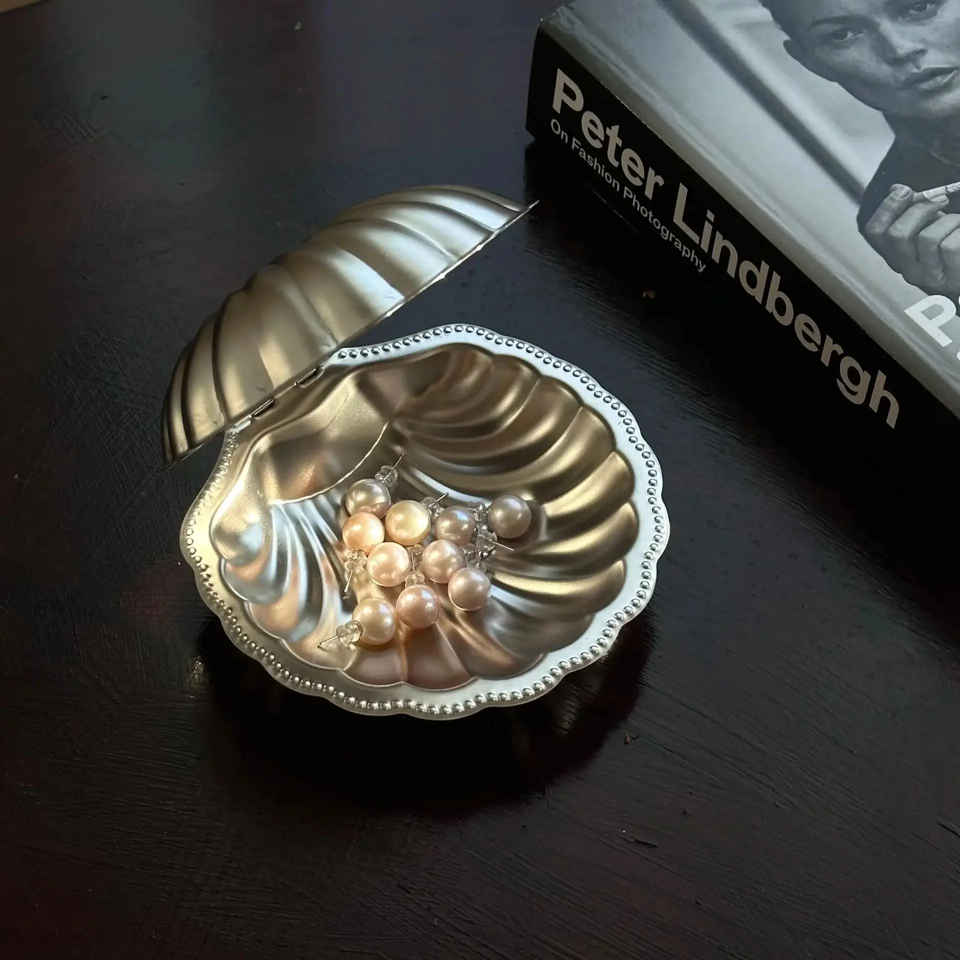 1pcs Retro French 304 Stainless Steel Shell Storage Box Butter Dessert Fruits Box Jewelry Ornament Storage Box Jewelry Storage
1pcs Retro French 304 Stainless Steel Shell Storage Box Butter Dessert Fruits Box Jewelry Ornament Storage Box Jewelry Storage