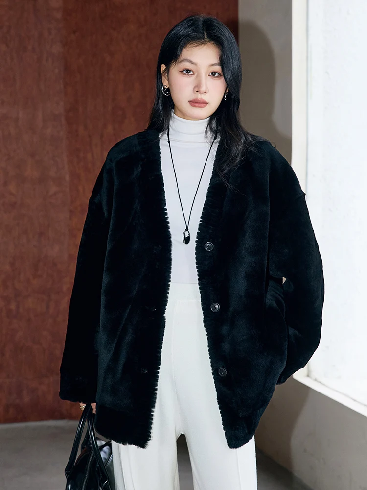 High-end Luxury Merino Sheep Fur Winter Furry Jackets for Women 2026 Simple V-neck Black Genuine Leather Real Fur Shearling Coat
High-end Luxury Merino Sheep Fur Winter Furry Jackets for Women 2026 Simple V-neck Black Genuine Leather Real Fur Shearling Coat