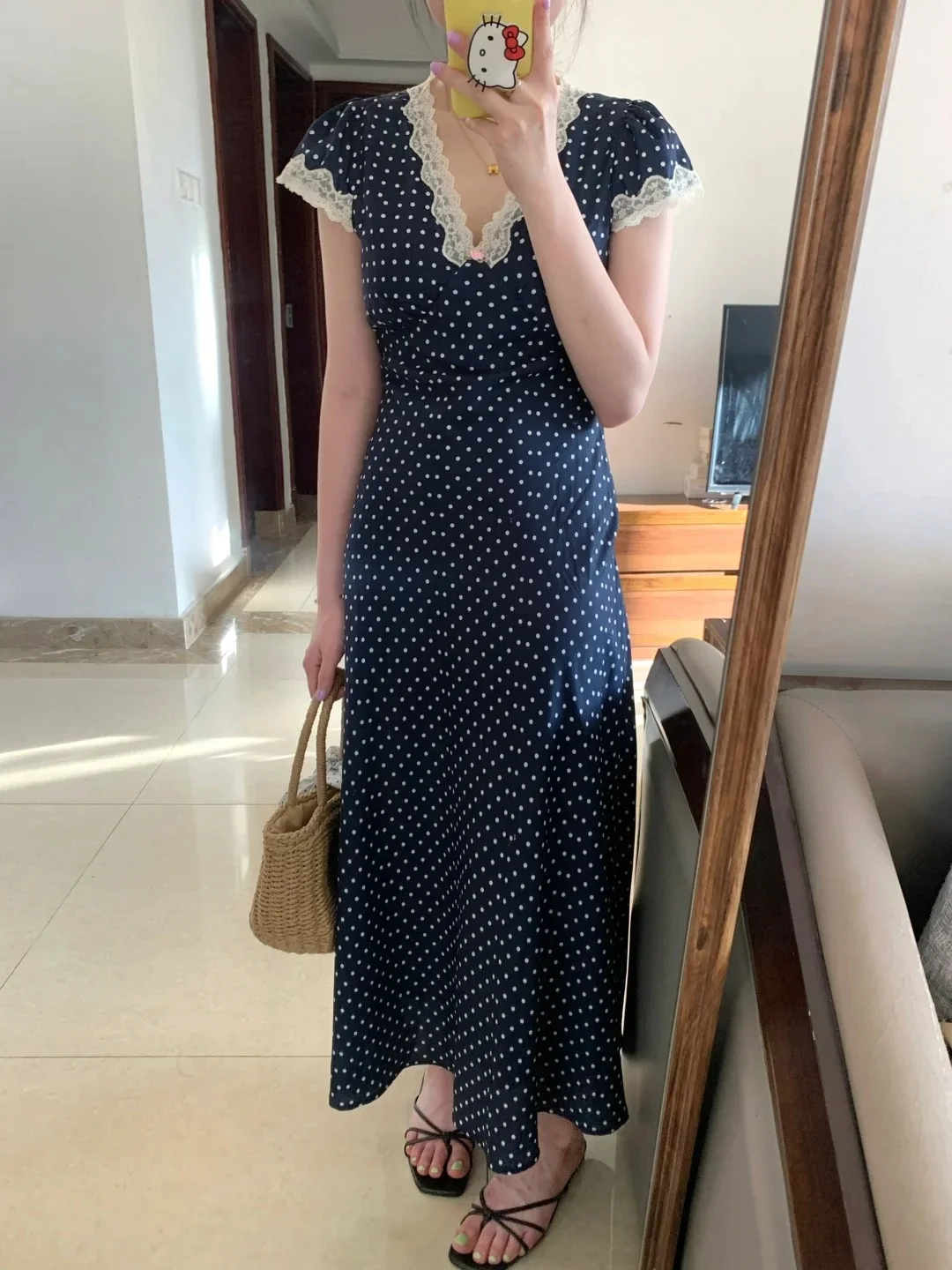 KENI plus Size Polka Dot Lace V-Neck Dress Women's Summer Slimming Long Dress High Waist A-Line Korean Style Commute Wind
KENI plus Size Polka Dot Lace V-Neck Dress Women's Summer Slimming Long Dress High Waist A-Line Korean Style Commute Wind