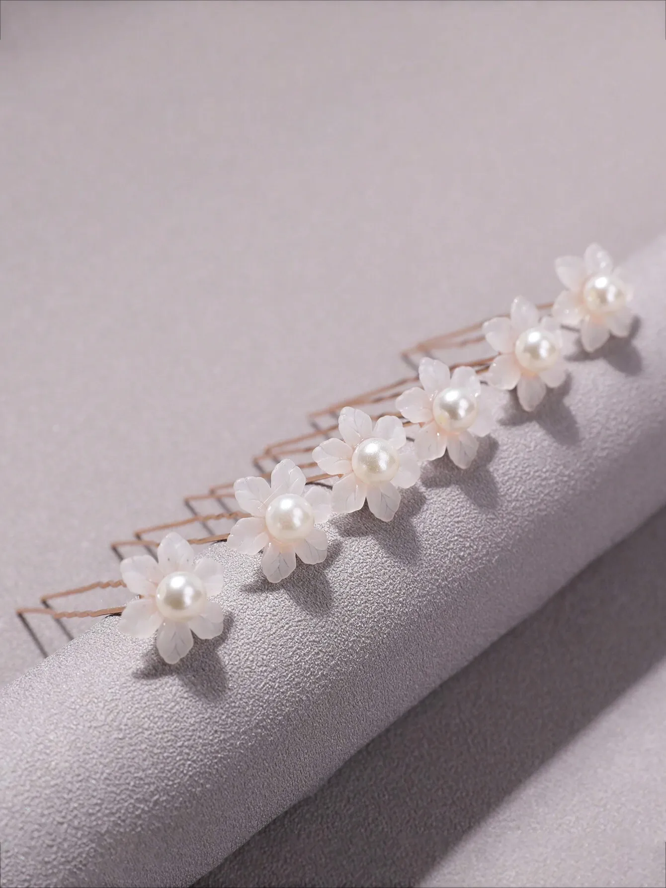 3pcs Bridal Hair Clips, Korean Style Faux Pearl Hair Pins, U-Shaped Hair Forks, Small Hair Accessories For Bride,Summer,Beach,Wedding,Festival,Birthday
3pcs Bridal Hair Clips, Korean Style Faux Pearl Hair Pins, U-Shaped Hair Forks, Small Hair Accessories For Bride,Summer,Beach,Wedding,Festival,Birthday