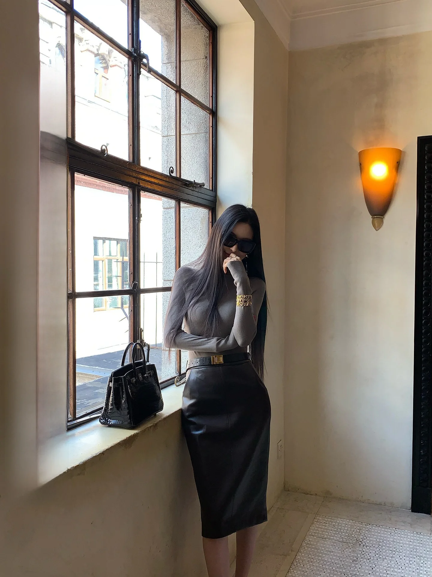 Fbblimit Short PU Leather Skirt High Waist Commuter Style Casual Fashion Women's Skirts Autumn Winter Elegant High Heels
Fbblimit Short PU Leather Skirt High Waist Commuter Style Casual Fashion Women's Skirts Autumn Winter Elegant High Heels