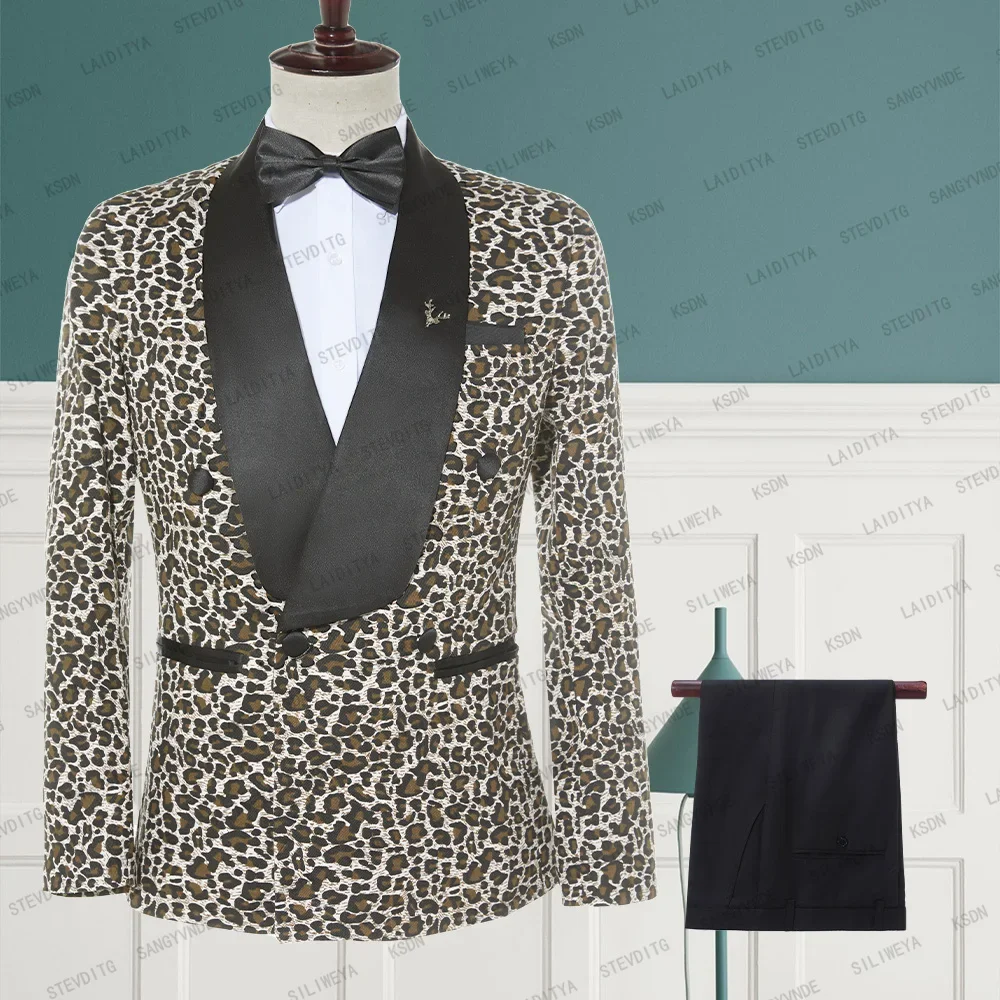 New Leopard Printed 2Pcs Set Men Suits Black Satin Lapel Wedding Slim Fit Groom Tuxedo Costume Homme Mariage Jacket Pants
New Leopard Printed 2Pcs Set Men Suits Black Satin Lapel Wedding Slim Fit Groom Tuxedo Costume Homme Mariage Jacket Pants