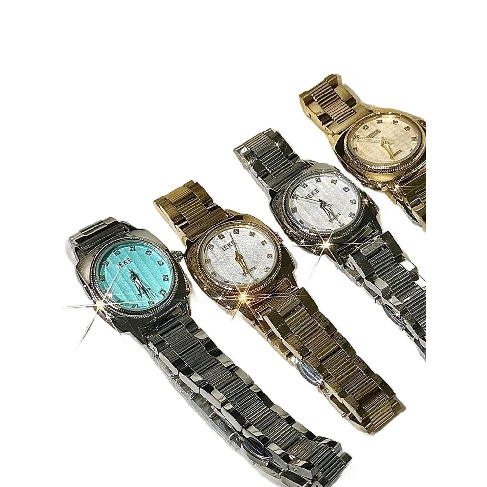 Simple watch women, fashionable and exquisite temperament round retro steel belt women's business watch
Simple watch women, fashionable and exquisite temperament round retro steel belt women's business watch