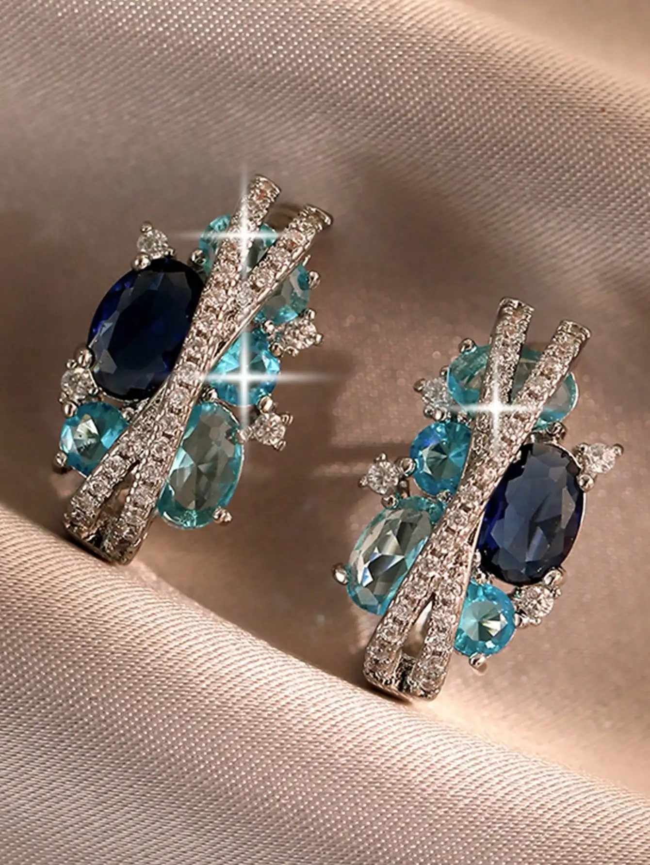 1pair Gorgeous Blue White Cubic Zirconia Paved Elegant Round Decor Earrings Luxury Party Jewelry For Women
1pair Gorgeous Blue White Cubic Zirconia Paved Elegant Round Decor Earrings Luxury Party Jewelry For Women
