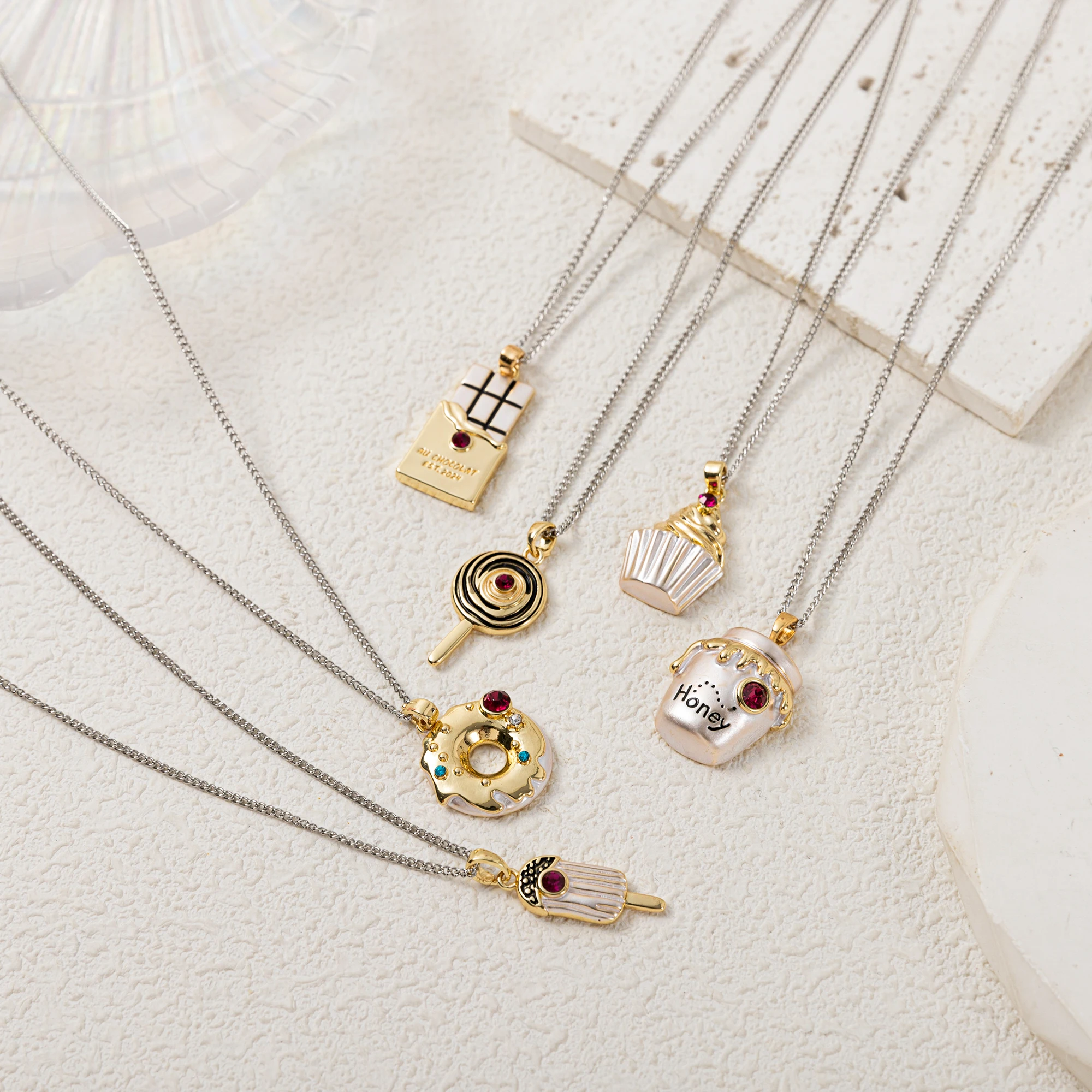 18K gold-plated ladies' cute food, fun Y2K dessert pendant necklace suitable for girls and teenagers
18K gold-plated ladies' cute food, fun Y2K dessert pendant necklace suitable for girls and teenagers