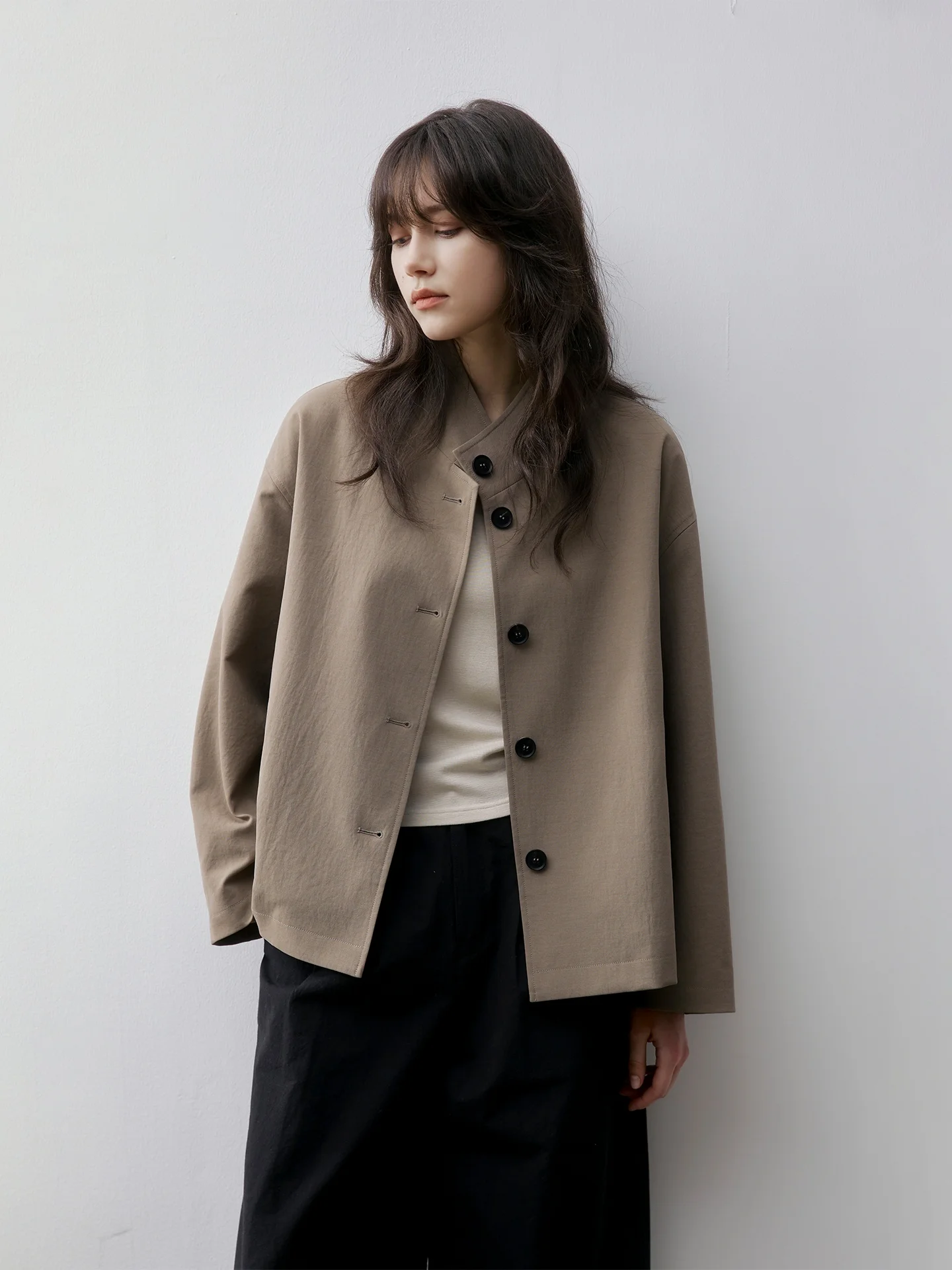 Nomumad Spring 2026 Women's Short Stand Collar Windbreaker Jacket Anti-Wrinkle Single Button Kaki Color Top Quality Polyester
Nomumad Spring 2026 Women's Short Stand Collar Windbreaker Jacket Anti-Wrinkle Single Button Kaki Color Top Quality Polyester