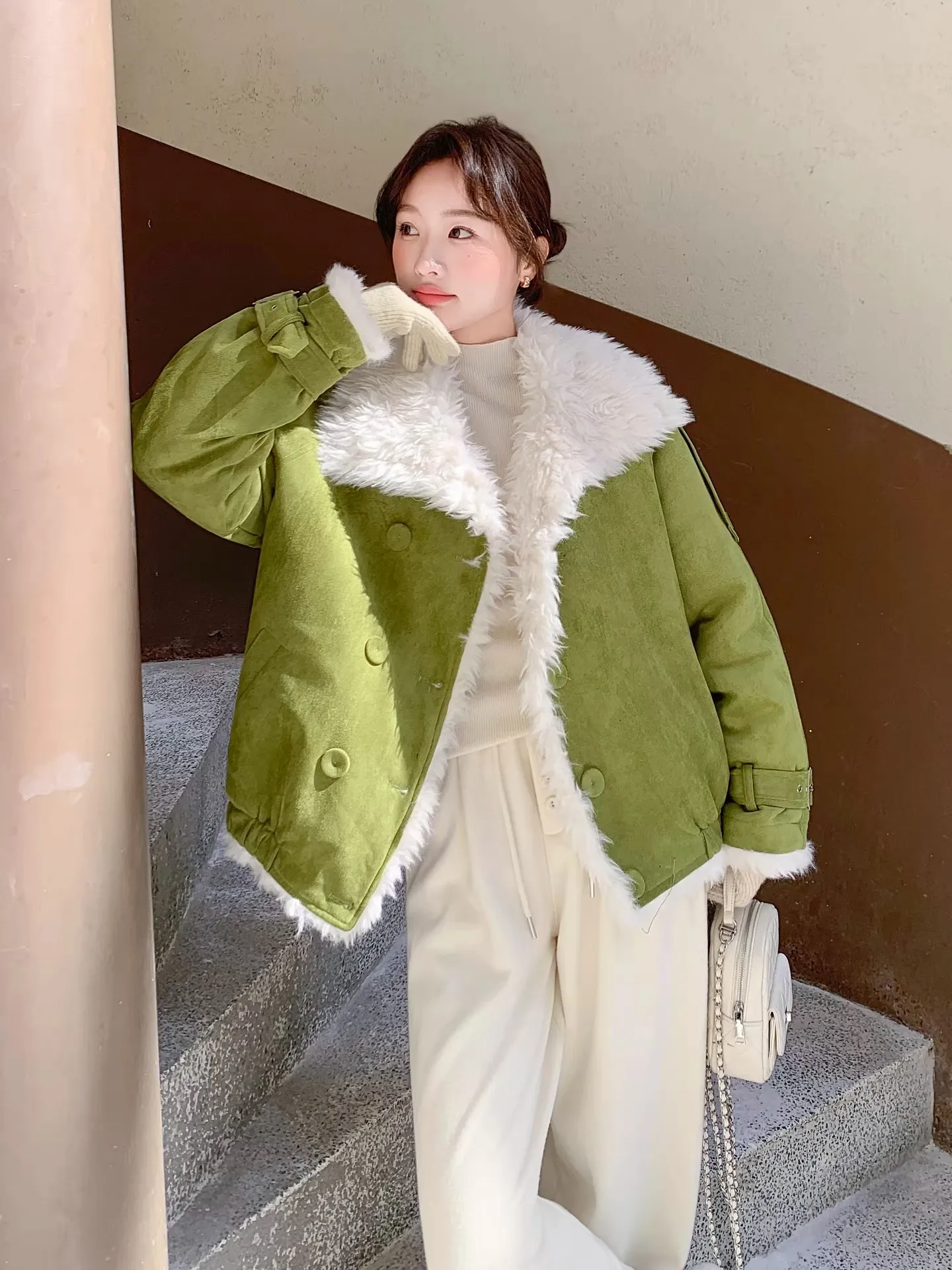 Women's Thiened Soft Fur Jaet een Casual Sle Winter New Faion Retro Warm Cotton Coat Korean Loose Fit Long Sve
Women's Thiened Soft Fur Jaet een Casual Sle Winter New Faion Retro Warm Cotton Coat Korean Loose Fit Long Sve