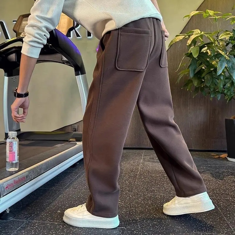 New winter velvet thickened straight tube casual loose trend simple splicing men's pants simple and comfortable
New winter velvet thickened straight tube casual loose trend simple splicing men's pants simple and comfortable