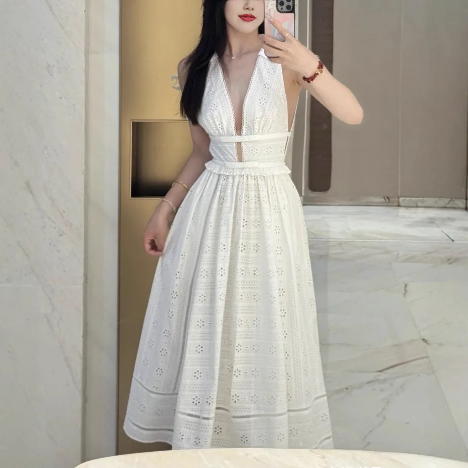 2025 women new style white embroidered dress backless sleeveless elegant midi robe
2025 women new style white embroidered dress backless sleeveless elegant midi robe