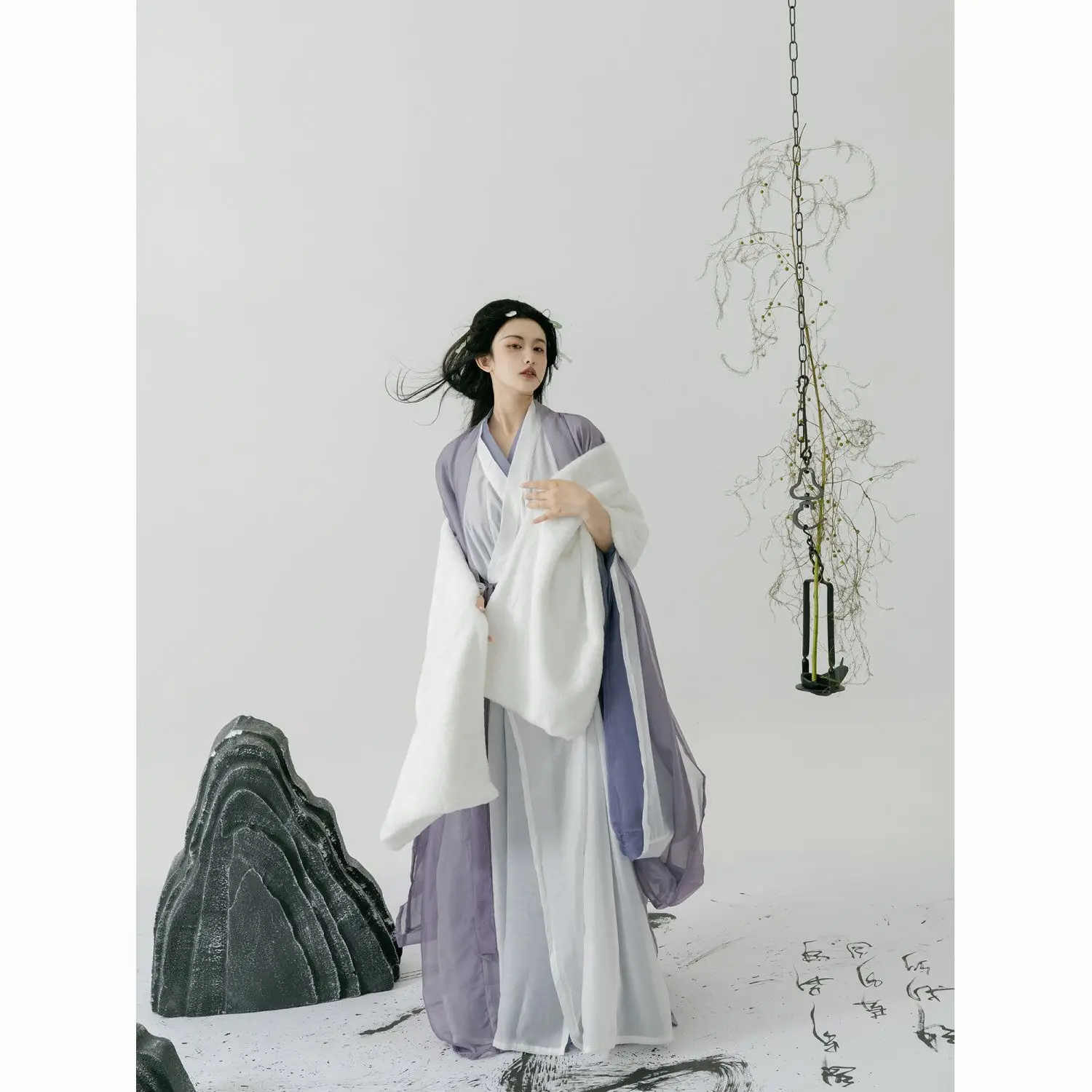 Женский костюм Hanfu с улучшенными китайскими элементами, V-образным вырезом, длинным рукавом и наземным воротником из кроличьего меха, в китайском стиле, Повседневный, зимний, новогодний
Женский костюм Hanfu с улучшенными китайскими элементами, V-образным вырезом, длинным рукавом и наземным воротником из кроличьего меха, в китайском стиле, Повседневный, зимний, новогодний