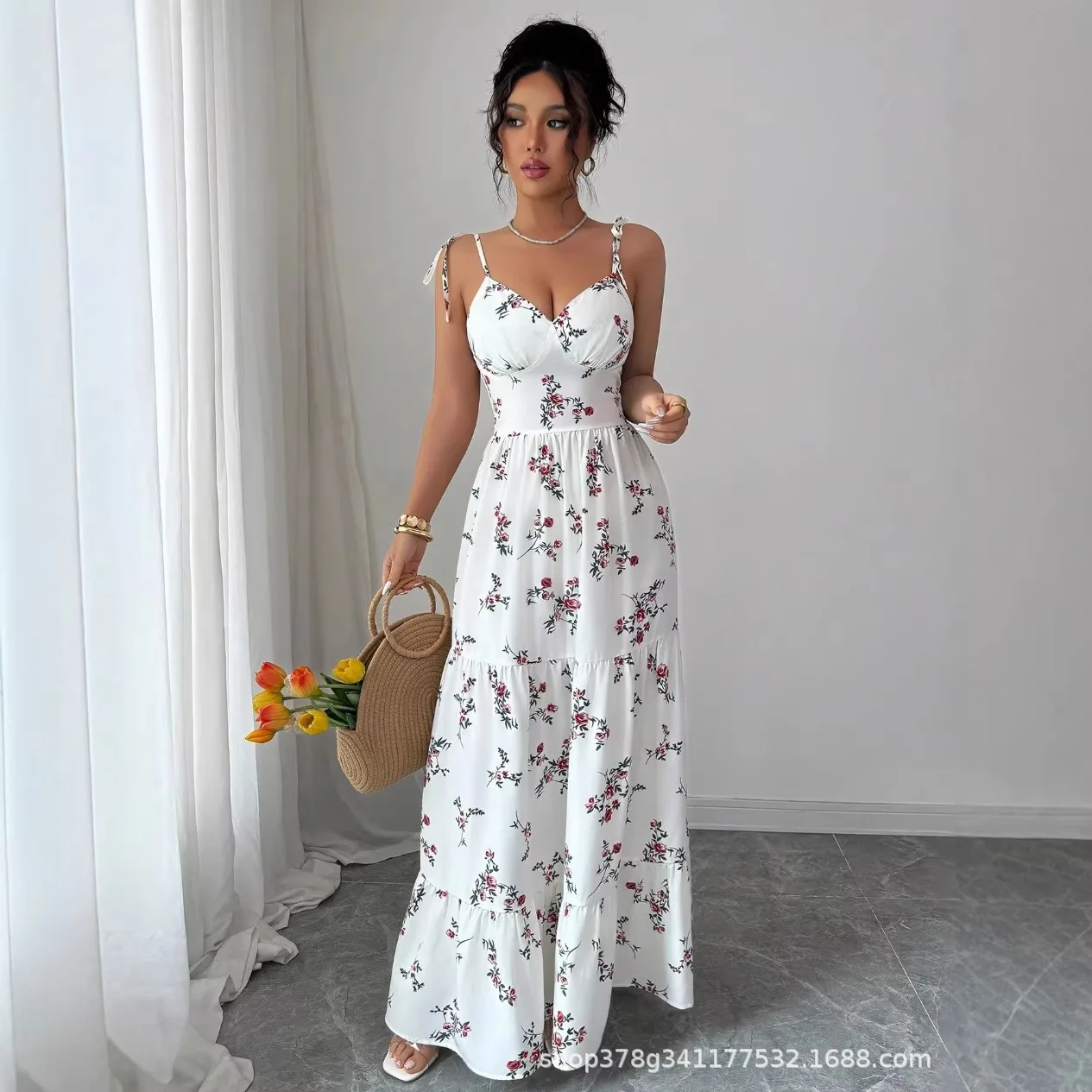 2026 Spring New European and American Fresh Sweet Style Floral Spaghetti Strap Dress
2026 Spring New European and American Fresh Sweet Style Floral Spaghetti Strap Dress