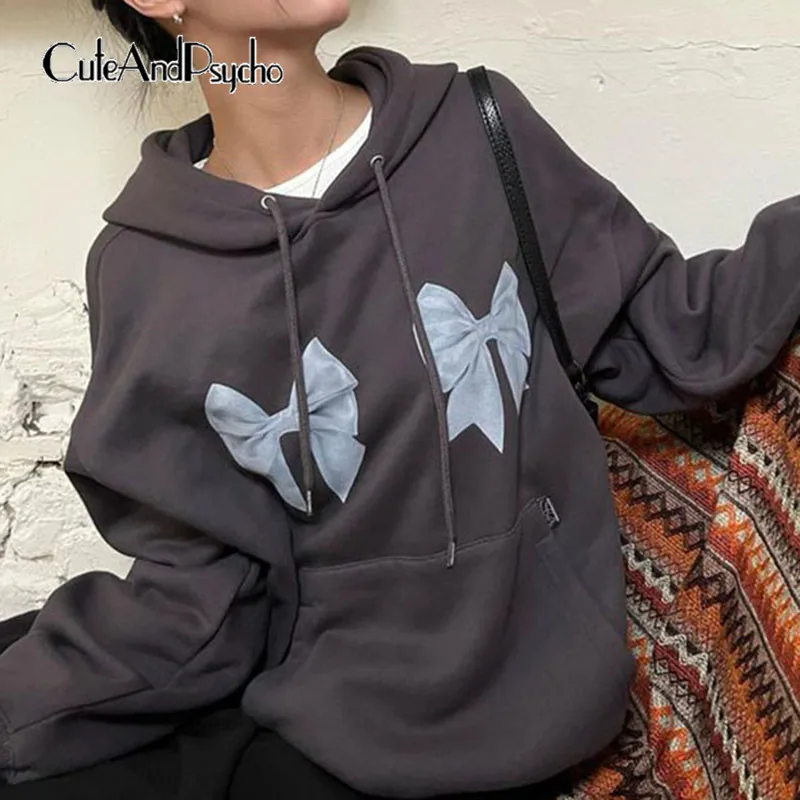 Cuteandpsycho Bow Print Chic Sweatshirts Y2K Vintage Fashion Loose Front Pockets Hoodies 90s Casual Streetwear Women Outfits
Cuteandpsycho Bow Print Chic Sweatshirts Y2K Vintage Fashion Loose Front Pockets Hoodies 90s Casual Streetwear Women Outfits