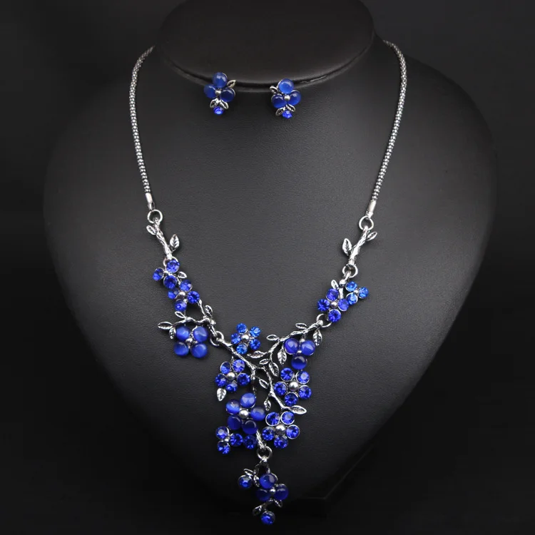 DIY accessories European and American big brands, retro silver branches, flower necklaces, earrings sets, short collarbone chain
DIY accessories European and American big brands, retro silver branches, flower necklaces, earrings sets, short collarbone chain