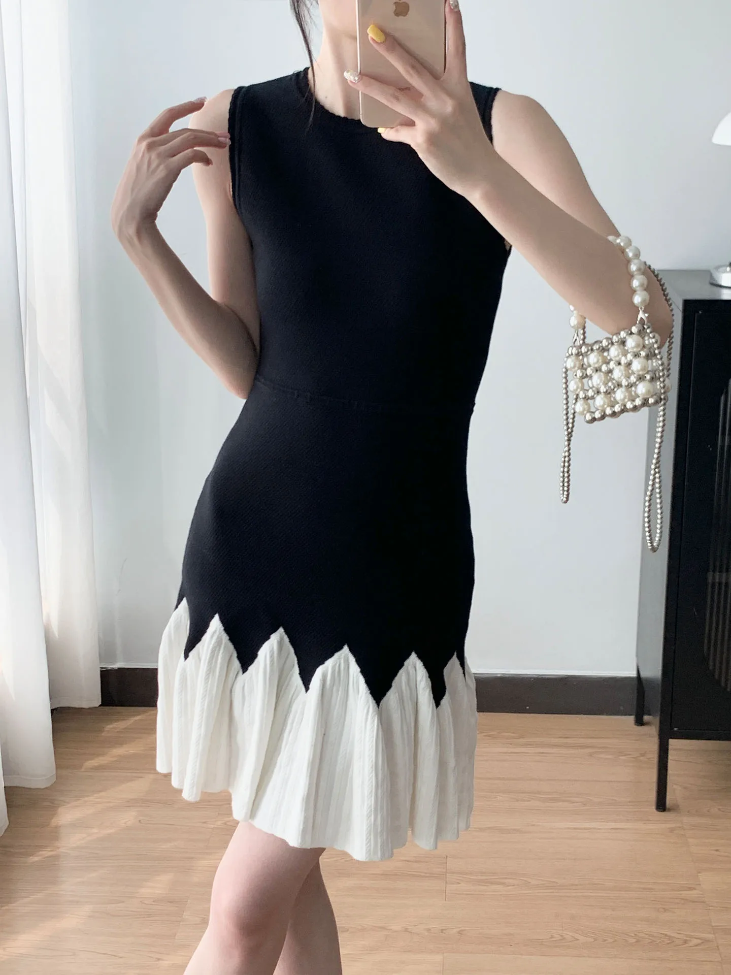 SD Pure IULV Bla White Contrast Color Lace Trim round Ne Svel Pleated Vest Dr Women's Faion High Waist A-Line ...
SD Pure IULV Bla White Contrast Color Lace Trim round Ne Svel Pleated Vest Dr Women's Faion High Waist A-Line ...