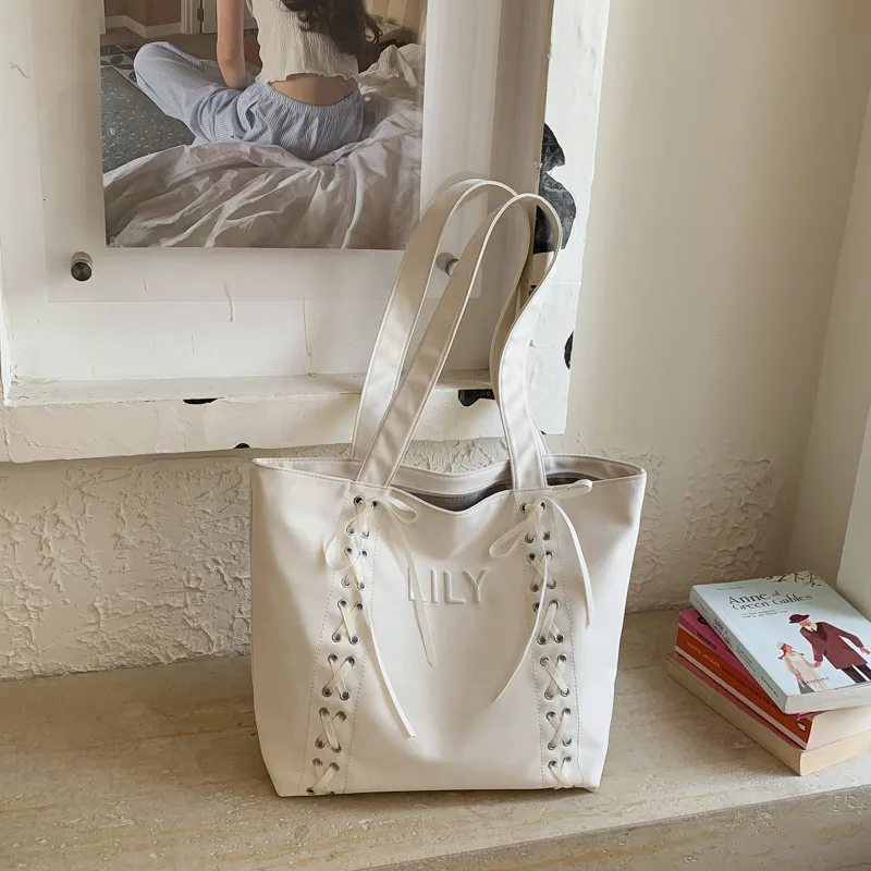 New Korean Style Shoulder Underarm Bags Minimalist Large Capacity Casual Commuting Bag Fashion Strappy Underarm Tote Bags
New Korean Style Shoulder Underarm Bags Minimalist Large Capacity Casual Commuting Bag Fashion Strappy Underarm Tote Bags