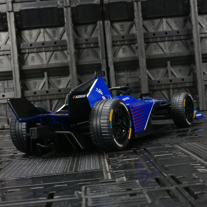 Масштабная модель 1:24: гоночный болид McLaren, Porsche, Maserati из сплава, подходит для коллекции и может быть подарен.
Масштабная модель 1:24: гоночный болид McLaren, Porsche, Maserati из сплава, подходит для коллекции и может быть подарен.