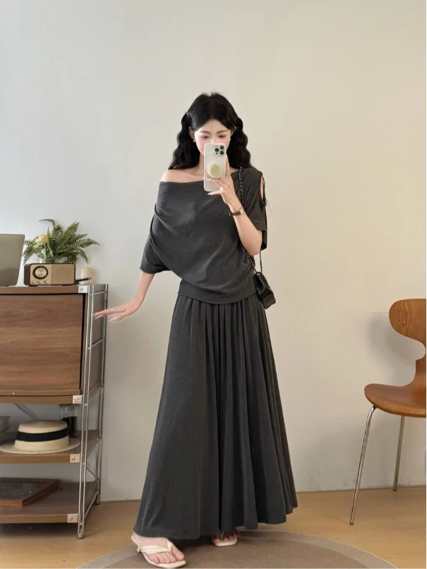 Gray Oversized Lazy Style Women's Summer Fashion Set with Flip Collar Two-Piece Long Skirt And Top Ensemble for Casual Commute
Gray Oversized Lazy Style Women's Summer Fashion Set with Flip Collar Two-Piece Long Skirt And Top Ensemble for Casual Commute