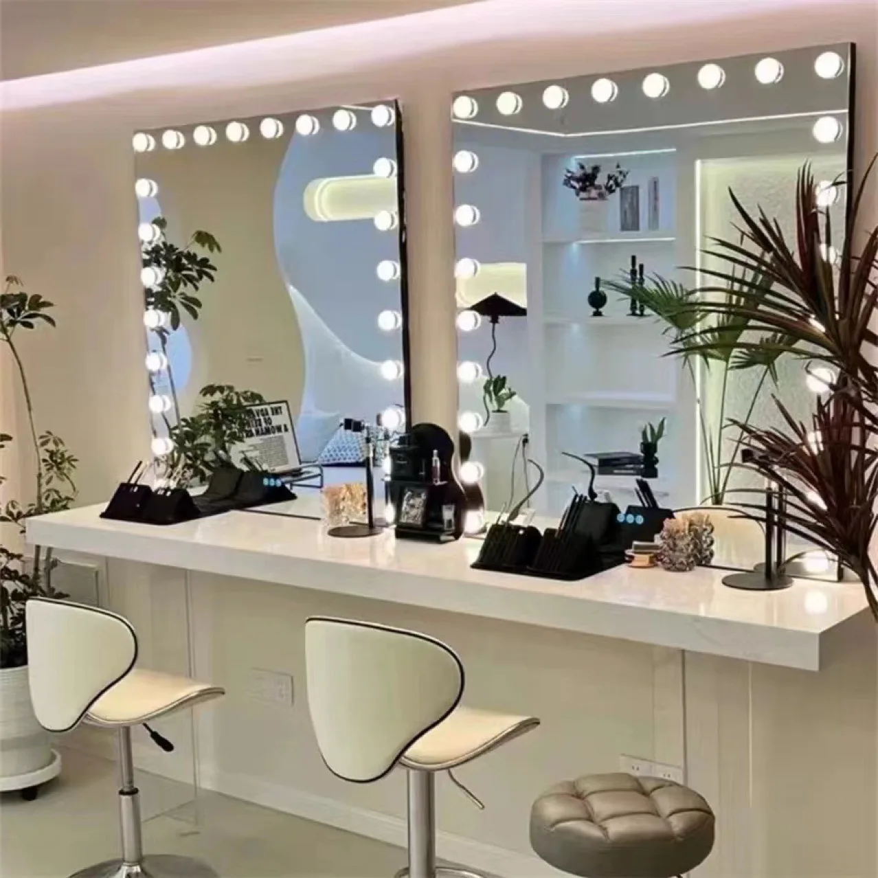 Wedding Photo Studio Professional Dressing Table Table With Lamp Makeup Artist Beauty Salon Studio Special Dressing Table Mirror 
Wedding Photo Studio Professional Dressing Table Table With Lamp Makeup Artist Beauty Salon Studio Special Dressing Table Mirror