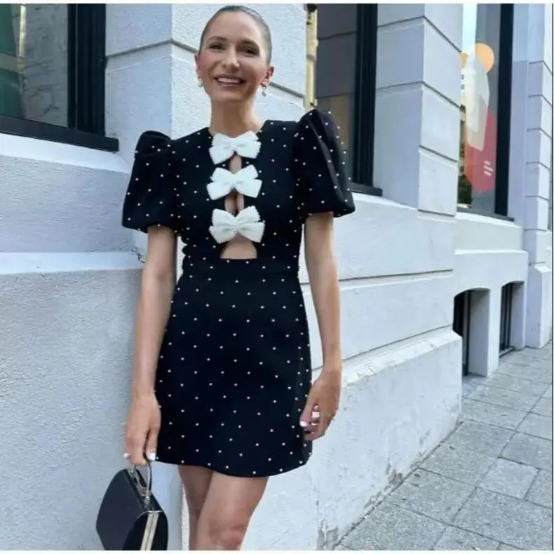 Polka Dot White Bow Neckline Sexy Hollow Lady Summer Short Sleeves Puff Sleeves Dress
Polka Dot White Bow Neckline Sexy Hollow Lady Summer Short Sleeves Puff Sleeves Dress