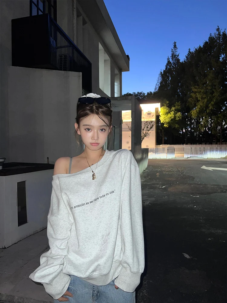 Американский ретро-свитшот оверсайз с длинными рукавами, женский, осень 2024, новинка, свободный крой, с диагональным вырезом на плече, комфортный топ
Американский ретро-свитшот оверсайз с длинными рукавами, женский, осень 2024, новинка, свободный крой, с диагональным вырезом на плече, комфортный топ