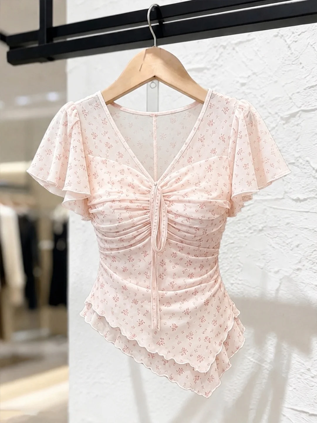 Slimming Floral Print V-Neck Short Sleeve T-Shirt Korean Style Fashionable Women's Top Comfortable Fit Summer 2026
Slimming Floral Print V-Neck Short Sleeve T-Shirt Korean Style Fashionable Women's Top Comfortable Fit Summer 2026