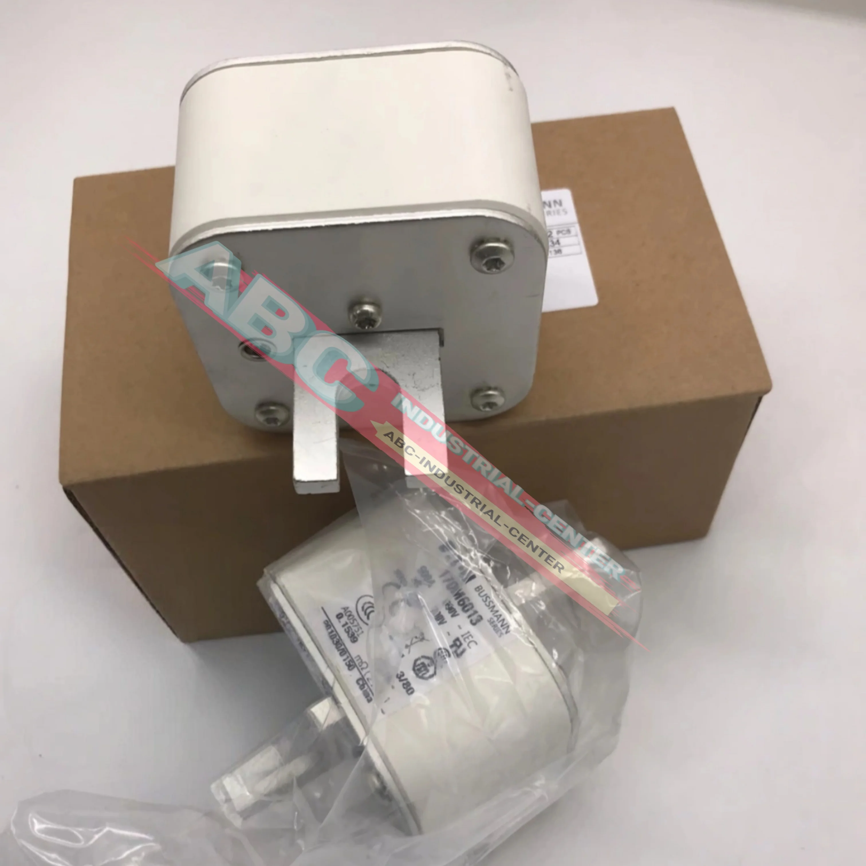 170M6081 170M6082 170M6083 Fuse brand new
170M6081 170M6082 170M6083 Fuse brand new