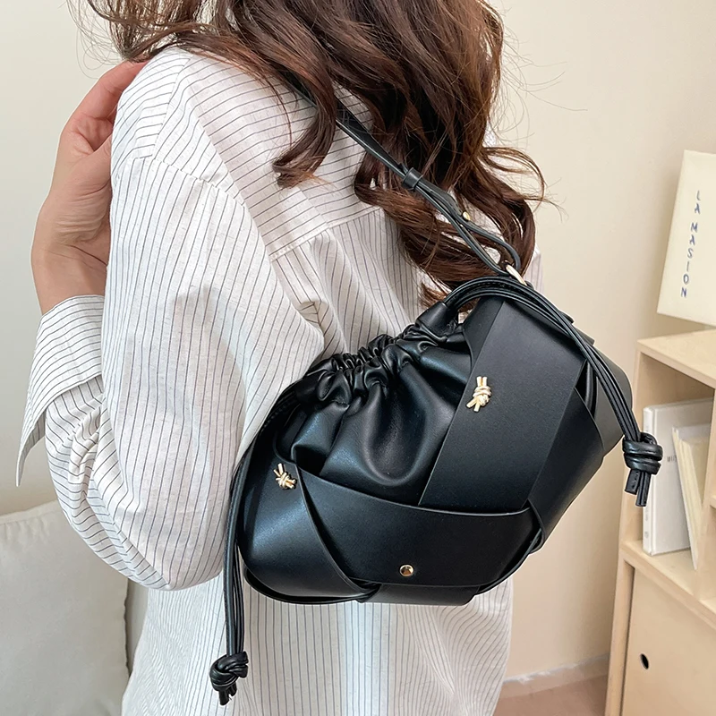 High Quality Women PU Leather Shoulder Bag Fashion Ladies Weave Crossbody Bags for Women Casual Female Handbags Messenger Bag
High Quality Women PU Leather Shoulder Bag Fashion Ladies Weave Crossbody Bags for Women Casual Female Handbags Messenger Bag