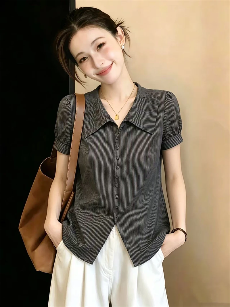 Retro V-Neck Bubble Sleeve Shirt Women's plus Size Slim Fit Striped Turn-down Collar Summer New Style Casual Breathable Top
Retro V-Neck Bubble Sleeve Shirt Women's plus Size Slim Fit Striped Turn-down Collar Summer New Style Casual Breathable Top