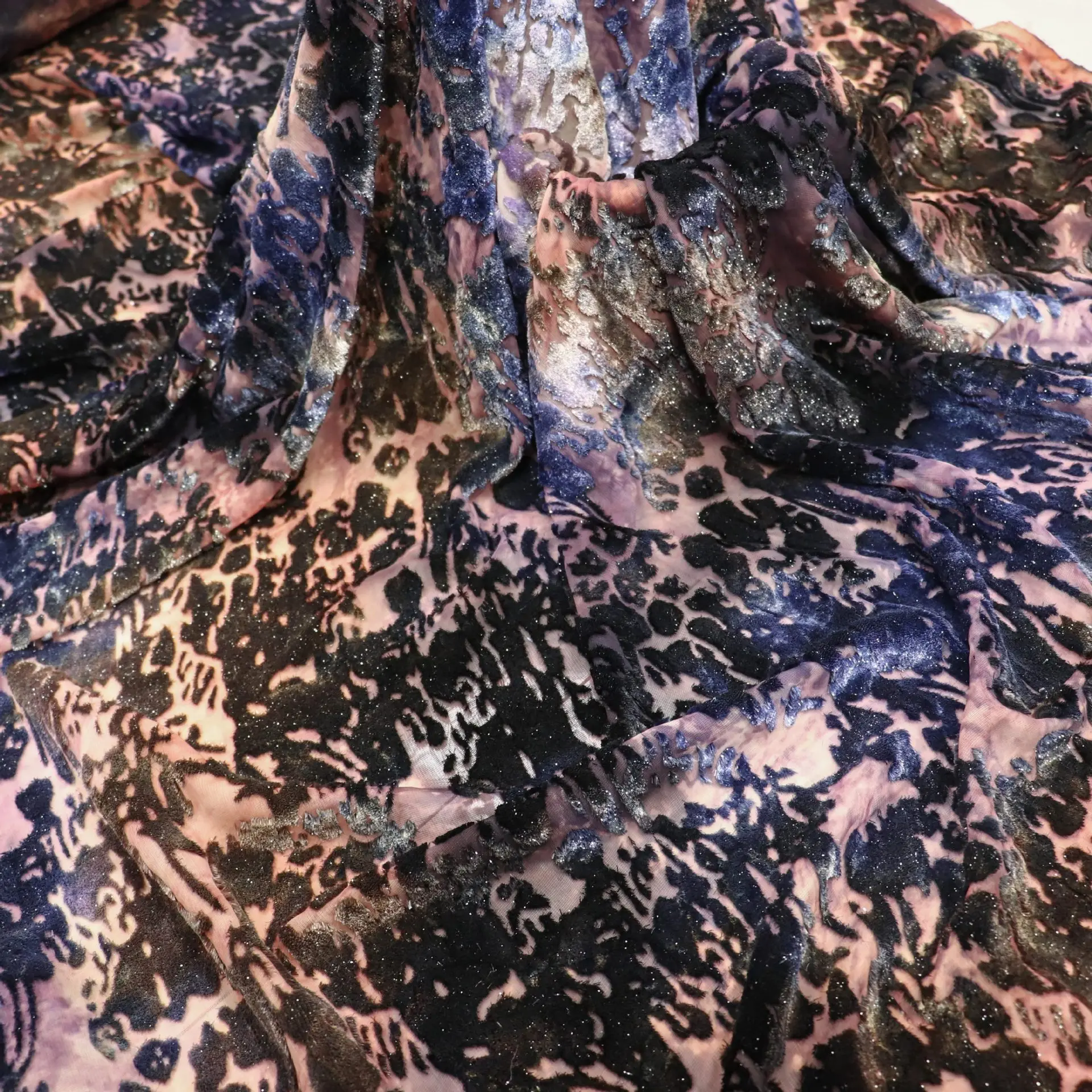 5894 Woven Brocade Sticky Velvet Nylon Polyester Tie-Dyed Silk Burnt out Burnt Velvet Fabric Nightdress Cheongsam Skirt Cloth
5894 Woven Brocade Sticky Velvet Nylon Polyester Tie-Dyed Silk Burnt out Burnt Velvet Fabric Nightdress Cheongsam Skirt Cloth