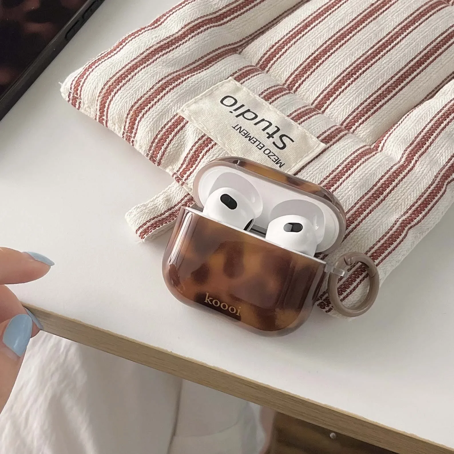 Cool imd lamber amber earphone casefor apple airpods 4 2nd pro 2 3 wireless bluetooth charging box ins protector headset cover
Cool imd lamber amber earphone casefor apple airpods 4 2nd pro 2 3 wireless bluetooth charging box ins protector headset cover