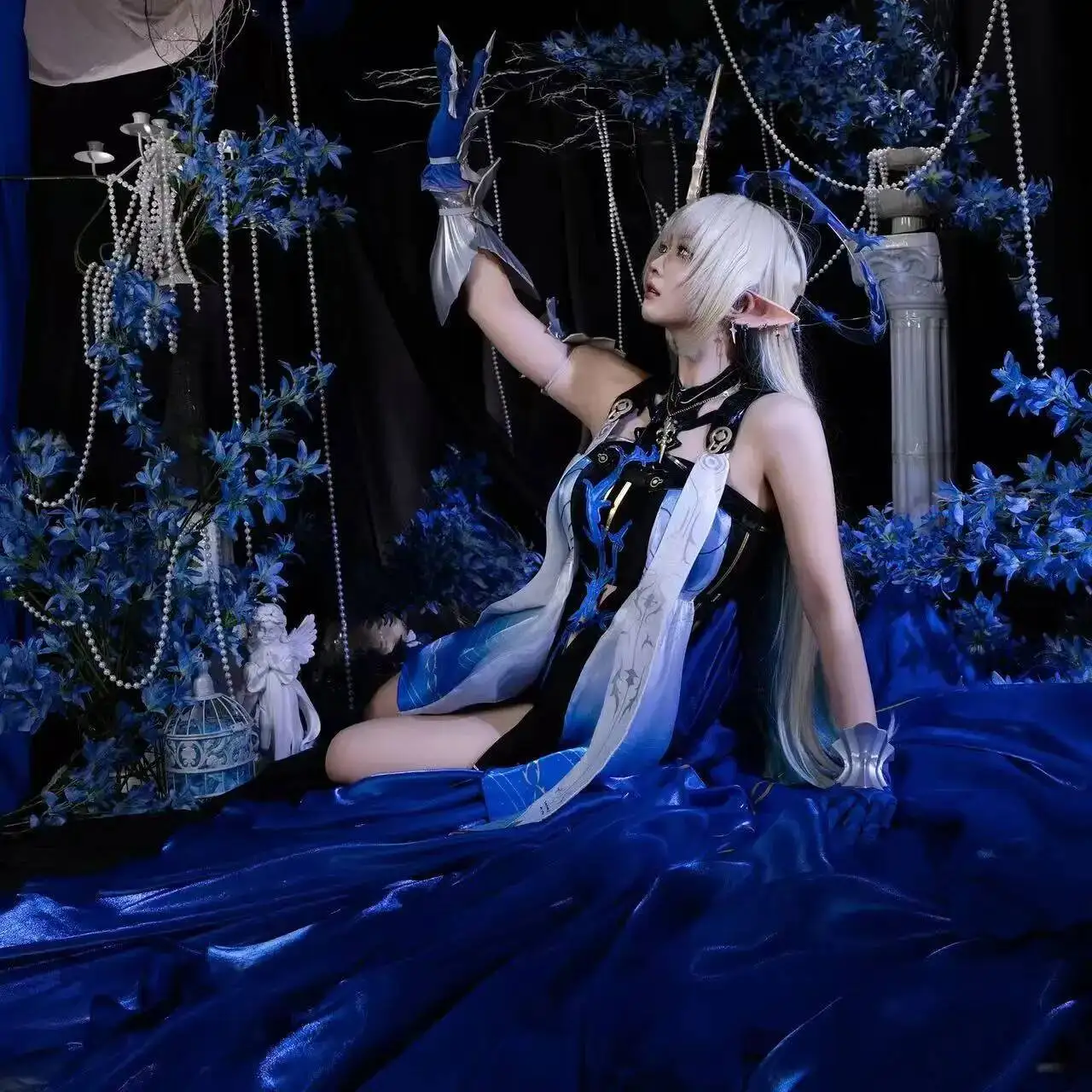 Новинка 2025 года, костюм для косплея Wuthering Waves Fleurdelys, парик с рогом и короной, униформа Cartethyia, эльфийские уши, Rinascita, карнавальный костюм на Хэллоуин
Новинка 2025 года, костюм для косплея Wuthering Waves Fleurdelys, парик с рогом и короной, униформа Cartethyia, эльфийские уши, Rinascita, карнавальный костюм на Хэллоуин