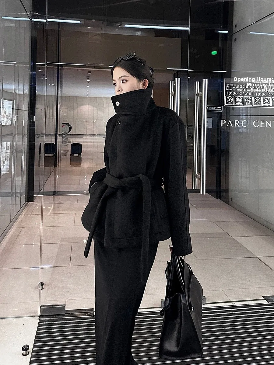 Bla Stand Collar ort Thiened Woolen Coat Women's Winter New Sle Waist-Cinching Camere Coat Korean Sle Commute
Bla Stand Collar ort Thiened Woolen Coat Women's Winter New Sle Waist-Cinching Camere Coat Korean Sle Commute