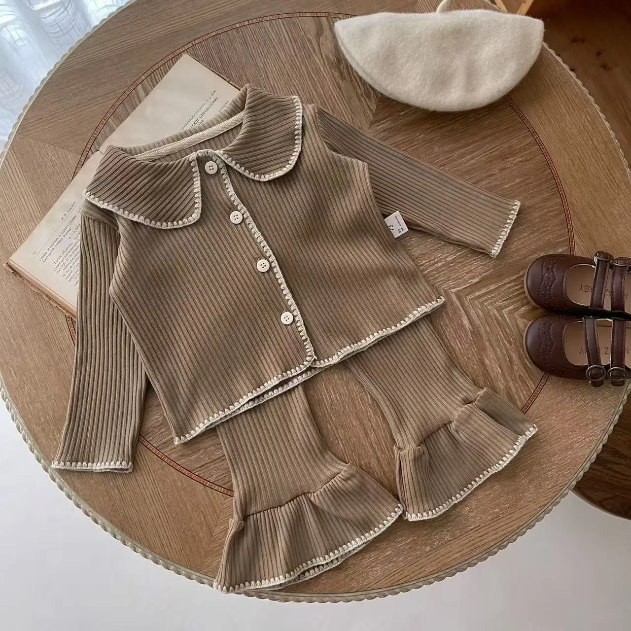 2025 New Baby Clothing Set Autumn Infant Shell Knitted Split Suit Contrast Cardigan+ Bell Bottoms Casual Girl's Two-piece Suit
2025 New Baby Clothing Set Autumn Infant Shell Knitted Split Suit Contrast Cardigan+ Bell Bottoms Casual Girl's Two-piece Suit