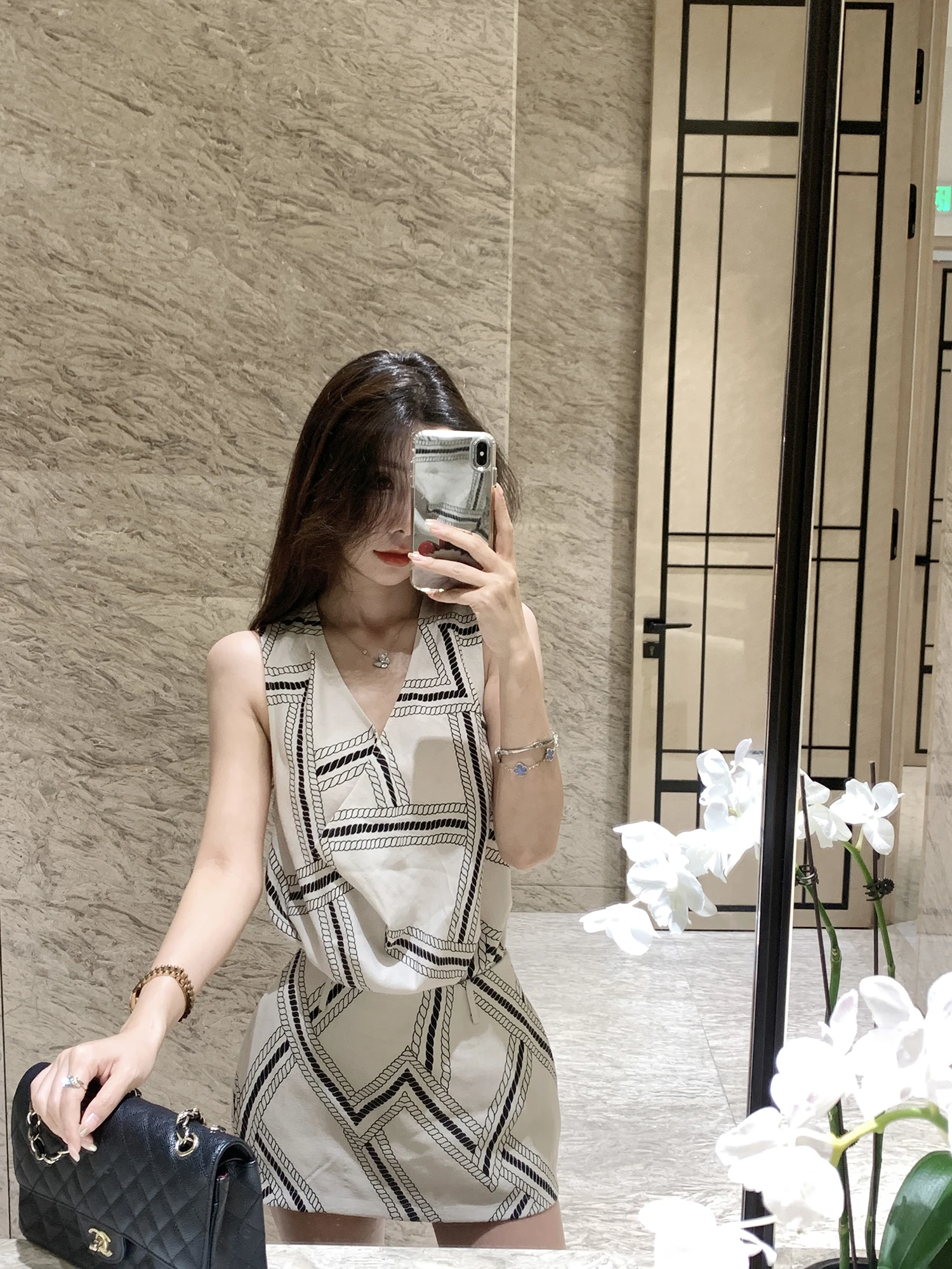 JustQin Sensual 2025 Новинка: летний комплект с принтованным топом-накидкой и юбкой, женский комплект из двух предметов с высокой талией, однотонная короткая юбка
JustQin Sensual 2025 Новинка: летний комплект с принтованным топом-накидкой и юбкой, женский комплект из двух предметов с высокой талией, однотонная короткая юбка