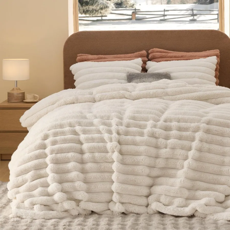 King Size Faux Fur Duvet Cover Set in Beige for Winter Warmth - Soft Cozy Shaggy Luxury Bedding with 1 Duvet Cover and 2 Pillow
King Size Faux Fur Duvet Cover Set in Beige for Winter Warmth - Soft Cozy Shaggy Luxury Bedding with 1 Duvet Cover and 2 Pillow