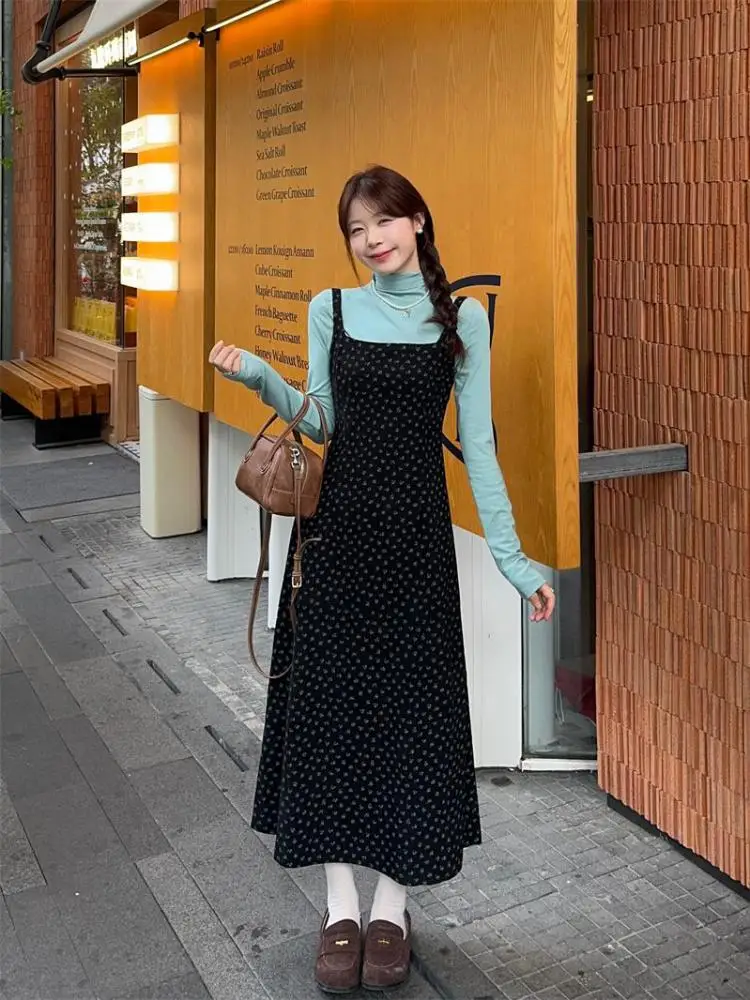 Осень-зима Новые женские синие тонкие топы с высоким воротником и длинными рукавами + черное платье-комбинация с квадратным вырезом и принтом, модный комплект из двух предметов
Осень-зима Новые женские синие тонкие топы с высоким воротником и длинными рукавами + черное платье-комбинация с квадратным вырезом и принтом, модный комплект из двух предметов