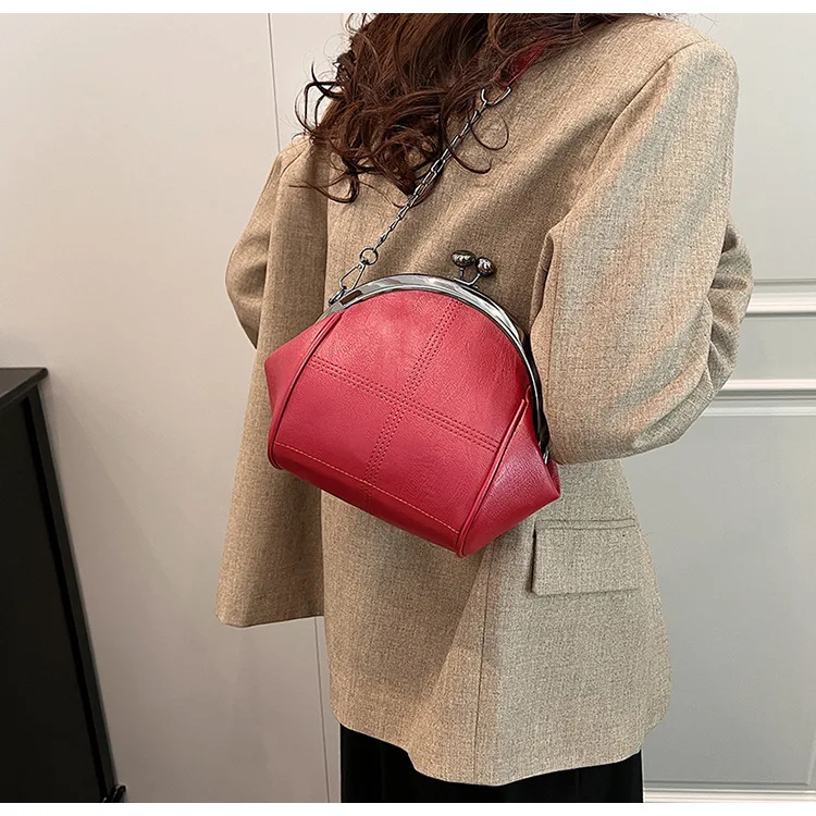 2024 New Embroidery Line Soft Leather Chain Shoulder/Crossbody Vintage Clip Buckle Shell Bag
2024 New Embroidery Line Soft Leather Chain Shoulder/Crossbody Vintage Clip Buckle Shell Bag