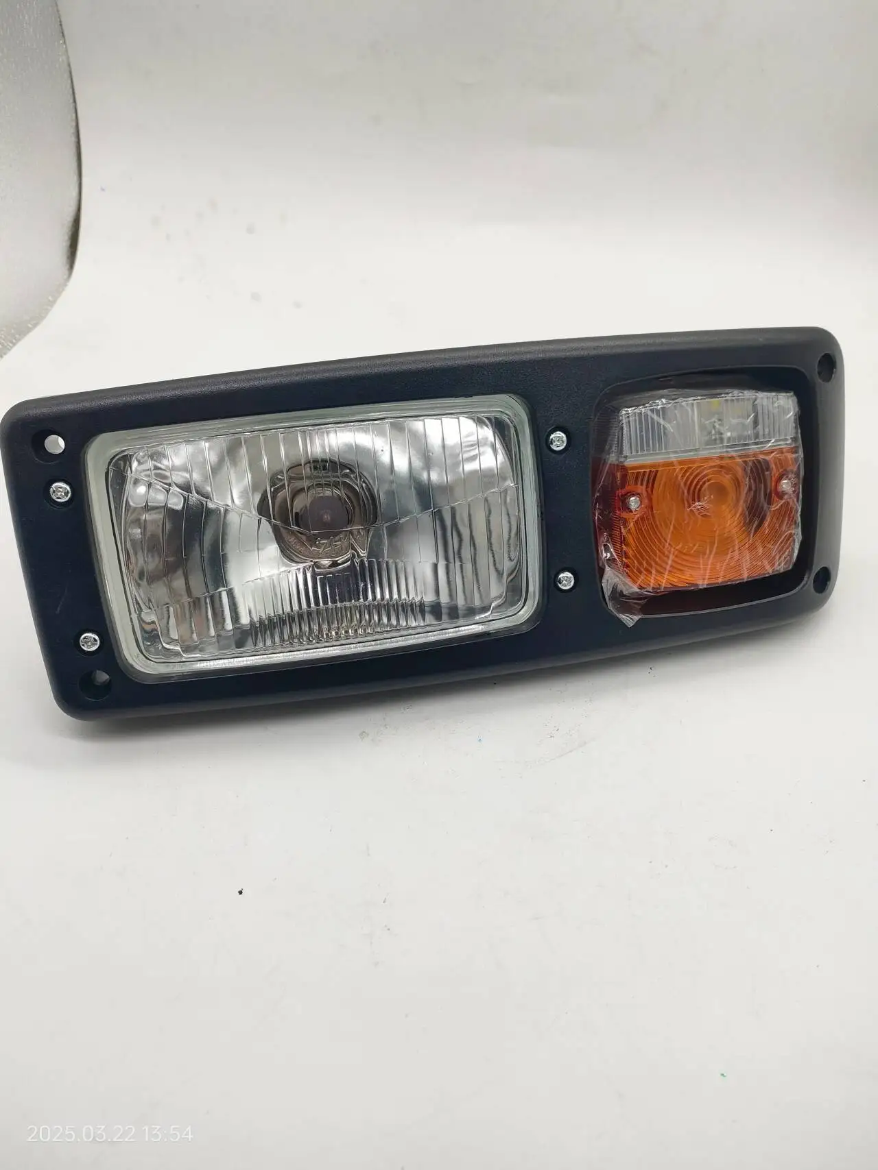 For HYUNDAI excavator headlight R210W-9 210W-7 150W-9 60W-9 Hook wheel dig taillight turn light steering lamp work light
For HYUNDAI excavator headlight R210W-9 210W-7 150W-9 60W-9 Hook wheel dig taillight turn light steering lamp work light