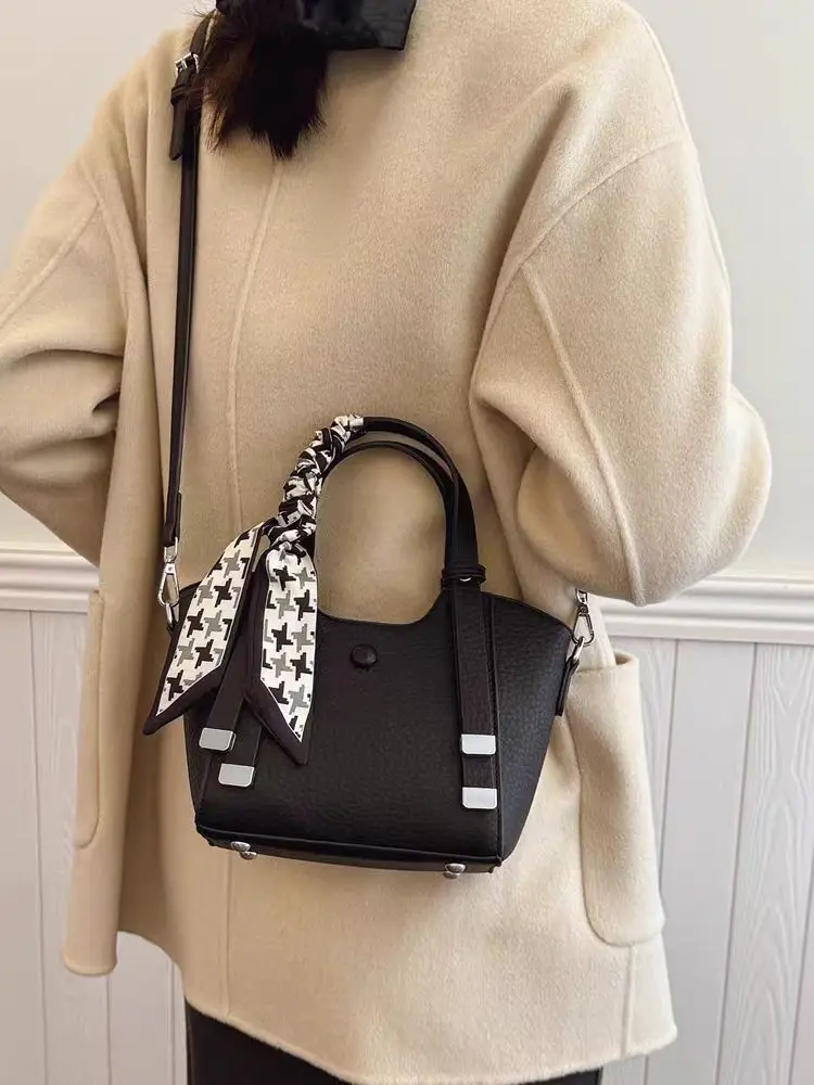 Scarves Korean Style Tote Bag For Women 2025 New High Quality Female Underarm Bags Fashion Ladies Shoulder Bag
Scarves Korean Style Tote Bag For Women 2025 New High Quality Female Underarm Bags Fashion Ladies Shoulder Bag