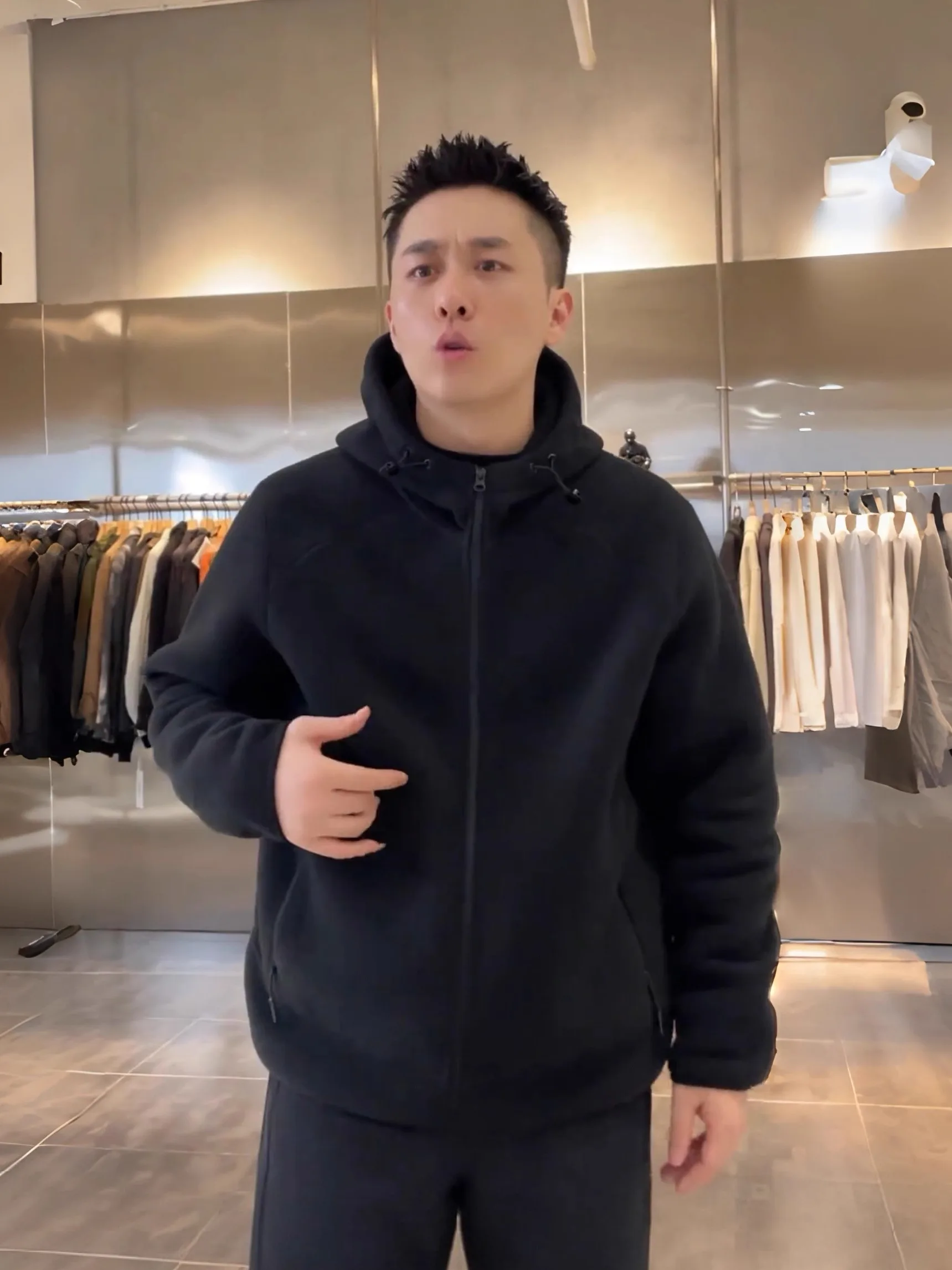 Двусторонняя куртка на молнии с капюшоном, мужская повседневная теплая уличная ветрозащитная свободная посадка, осень-зима, новый Sle Faionable
Двусторонняя куртка на молнии с капюшоном, мужская повседневная теплая уличная ветрозащитная свободная посадка, осень-зима, новый Sle Faionable