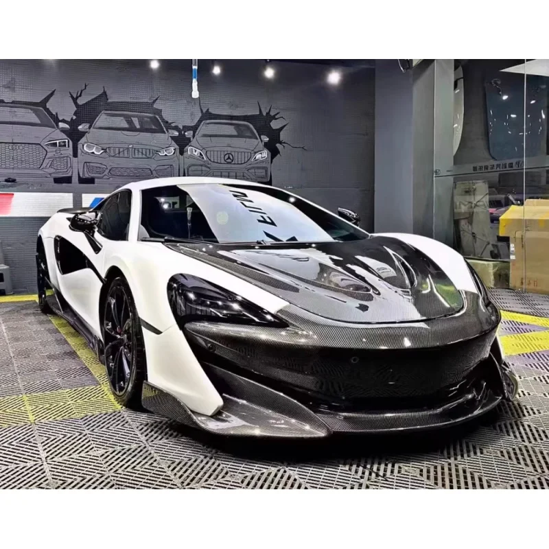 Suitable for McLaren 625C 650S, Dry Carbon Fiber Hood, P1 Style Vented Engine Cover
Suitable for McLaren 625C 650S, Dry Carbon Fiber Hood, P1 Style Vented Engine Cover