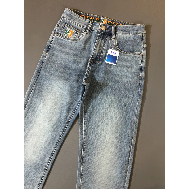 Light blue jeans for men in spring and summer, thin design, high-end embroidered print, casual small leg elastic cropped pants
Light blue jeans for men in spring and summer, thin design, high-end embroidered print, casual small leg elastic cropped pants